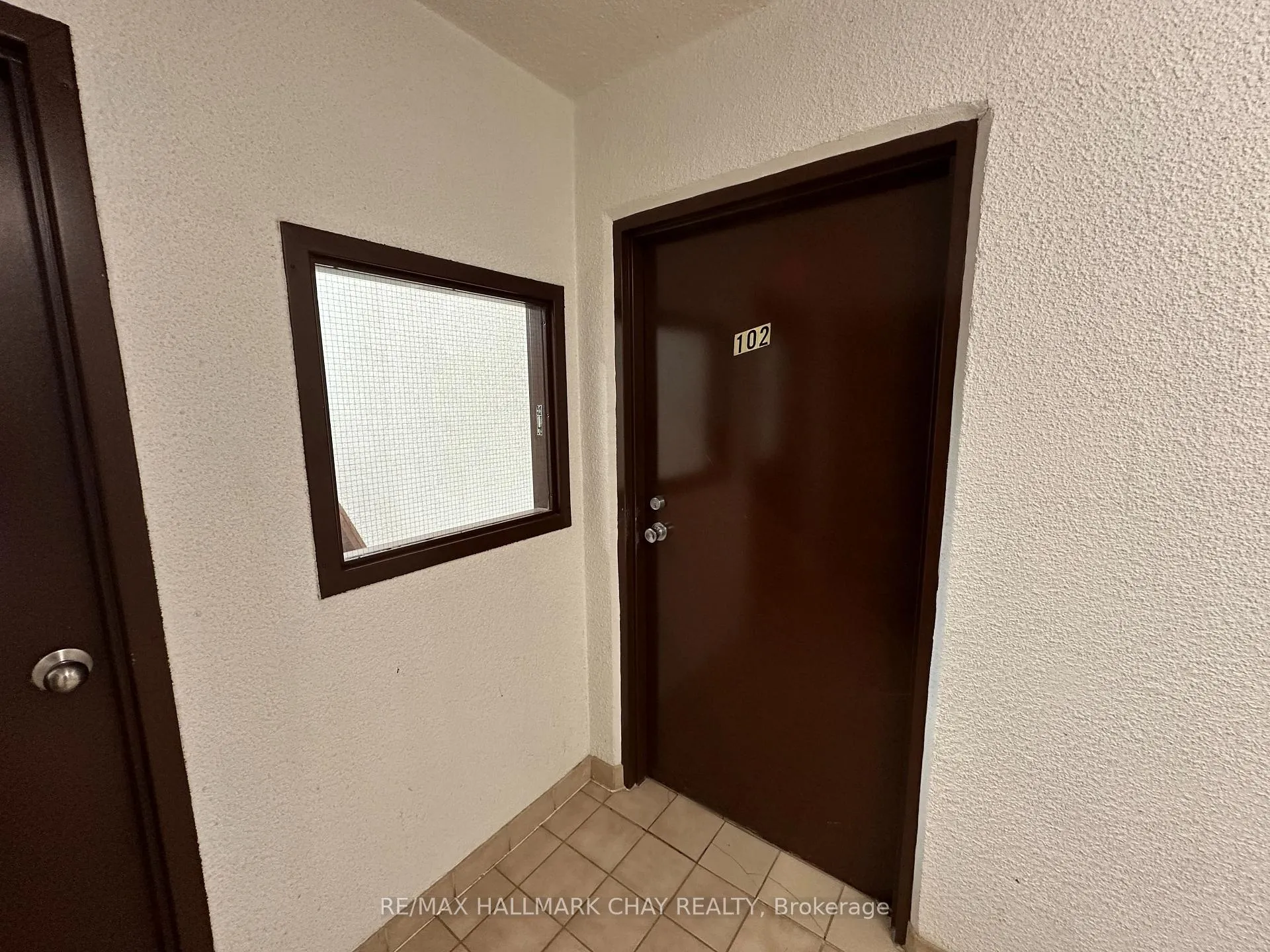 Photo 3 of Unit 102, 80 Grove Street E, Barrie, Wellington — HOMEH