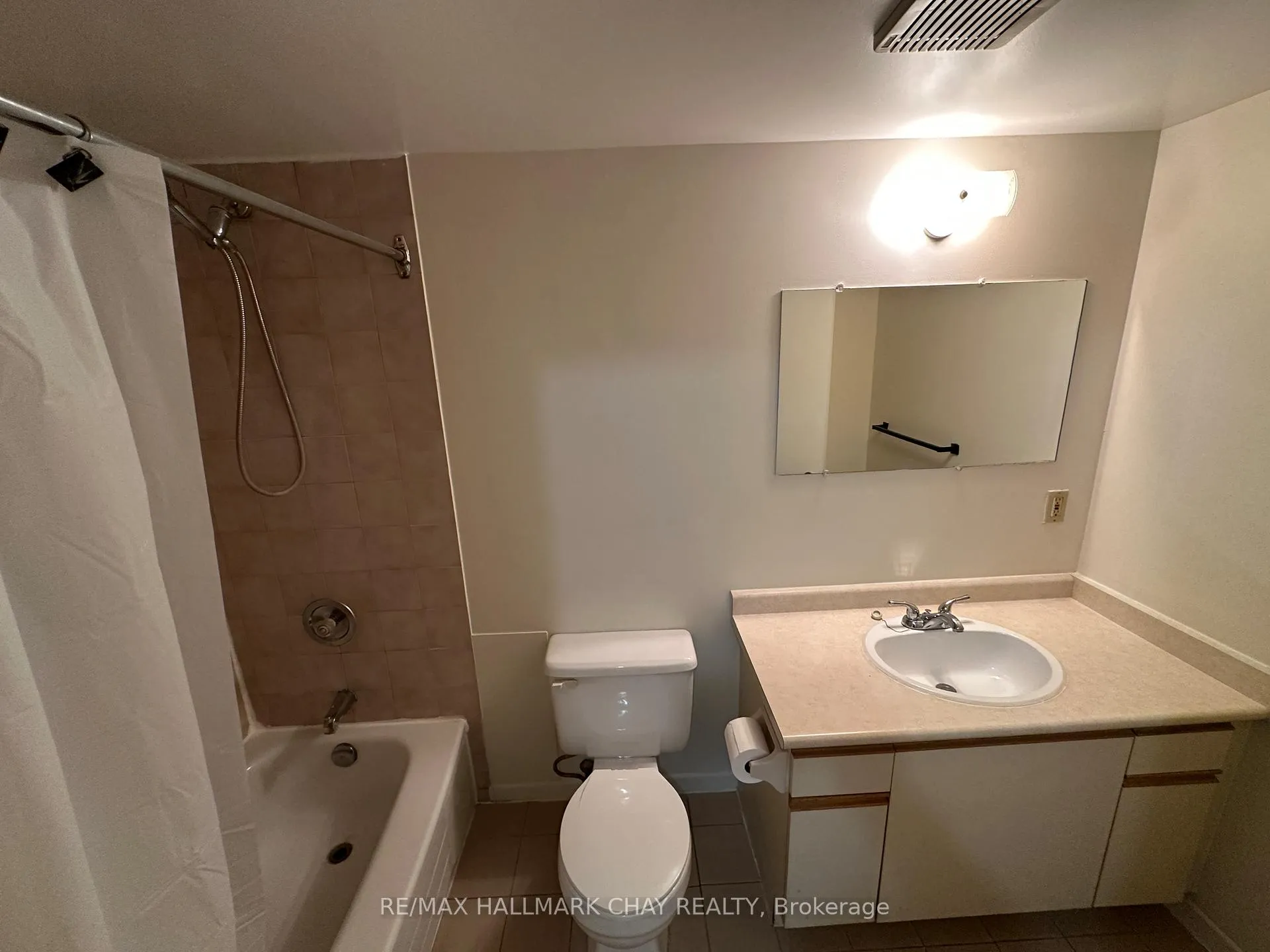 Photo 5 of Unit 102, 80 Grove Street E, Barrie, Wellington — HOMEH