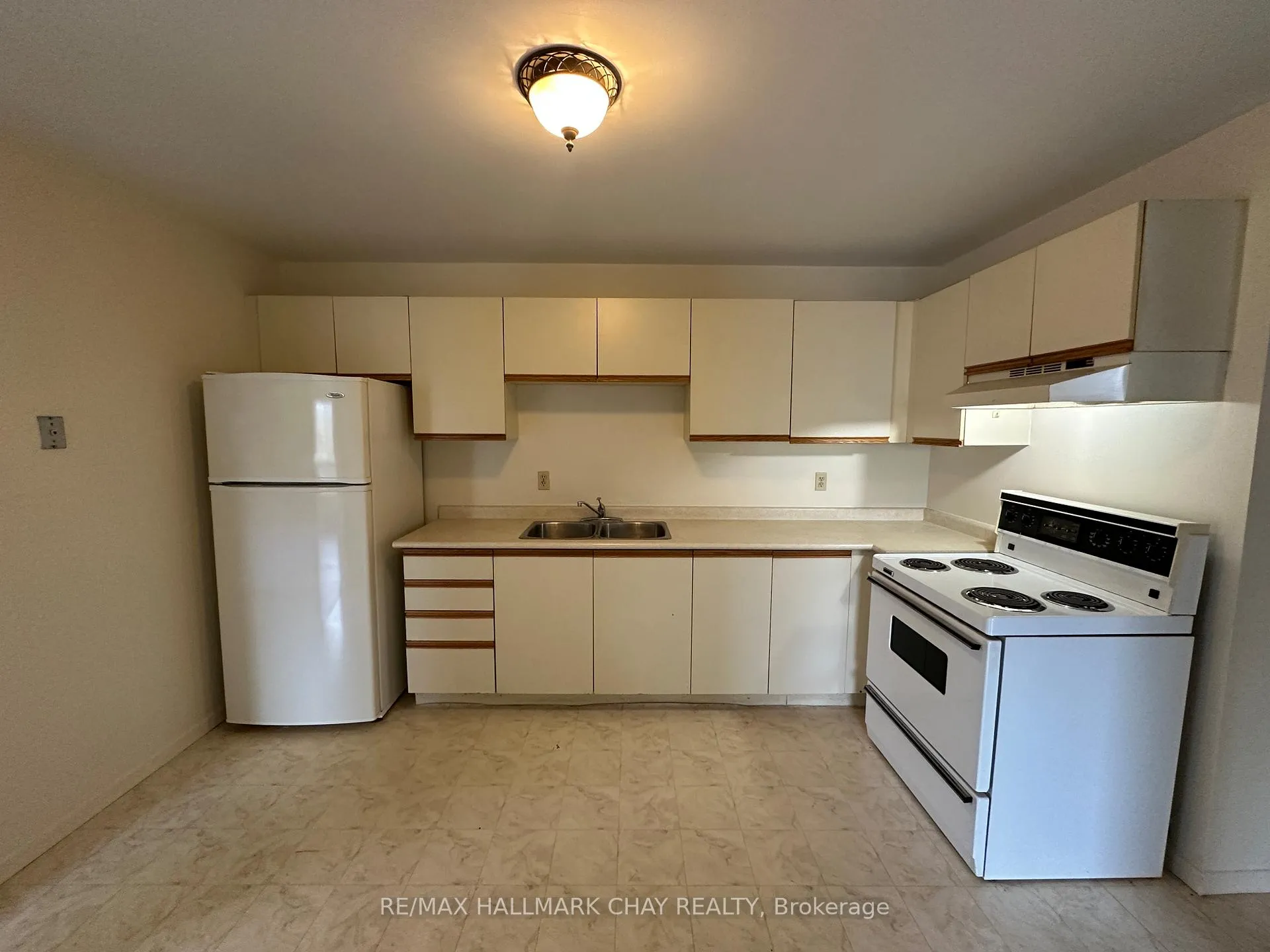 Photo 7 of Unit 102, 80 Grove Street E, Barrie, Wellington — HOMEH