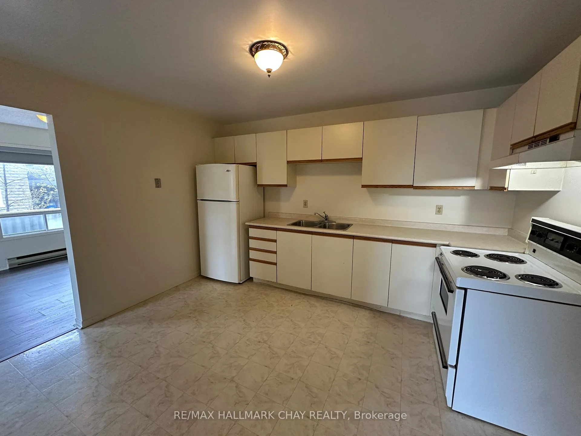 Photo 8 of Unit 102, 80 Grove Street E, Barrie, Wellington — HOMEH