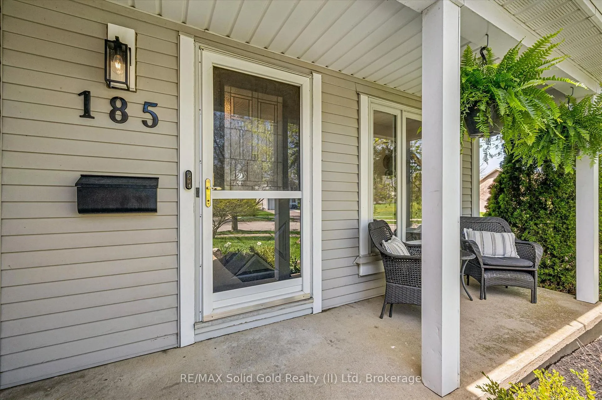 Photo 4 of 185 Middlebury Drive, Waterloo — HOMEH