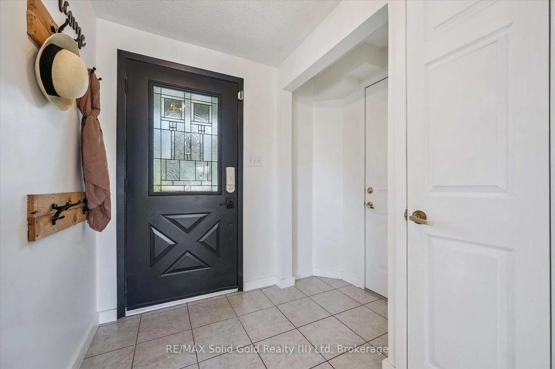 Photo 5 of 185 Middlebury Drive, Waterloo — HOMEH