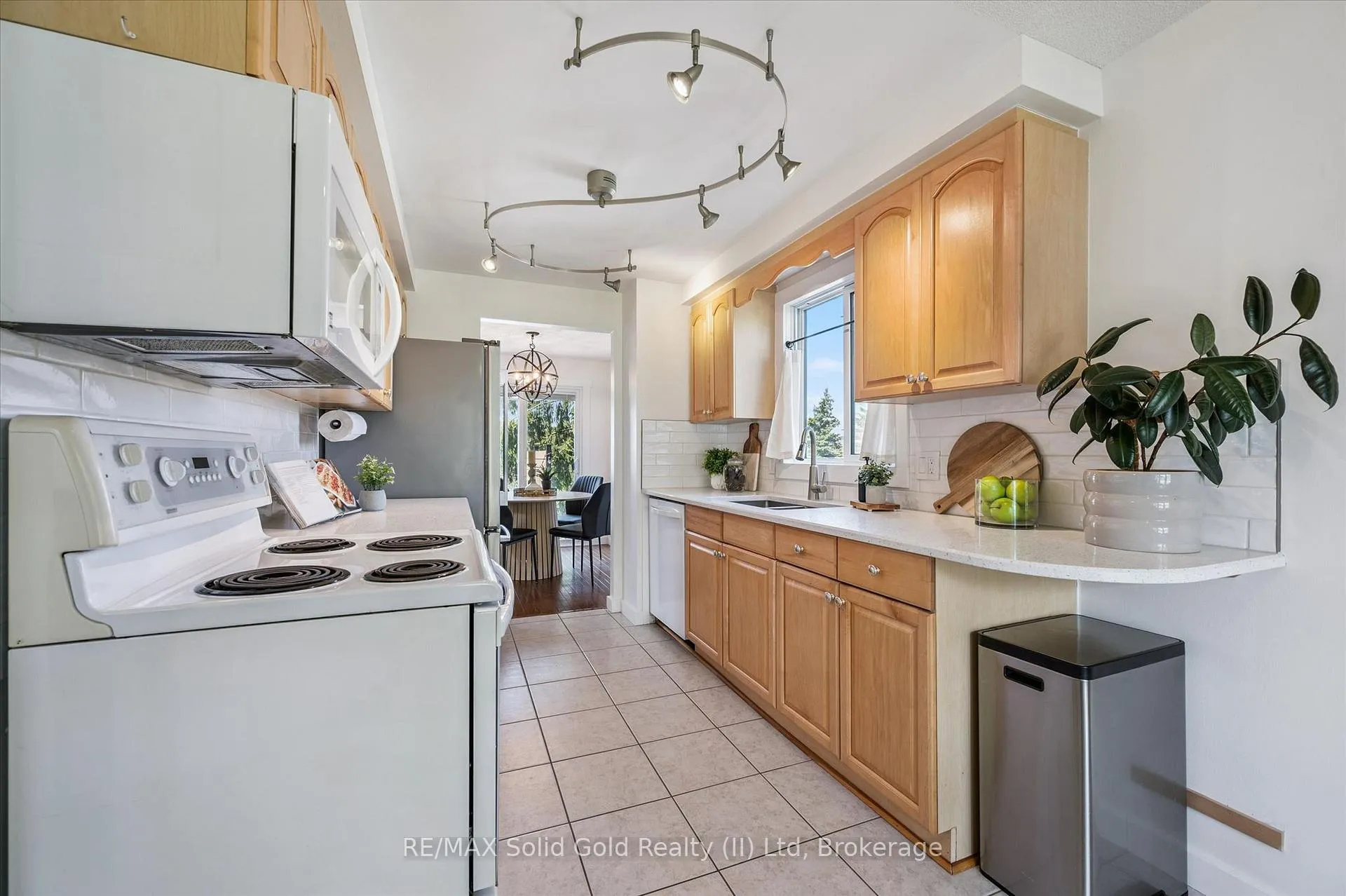 Photo 13 of 185 Middlebury Drive, Waterloo — HOMEH
