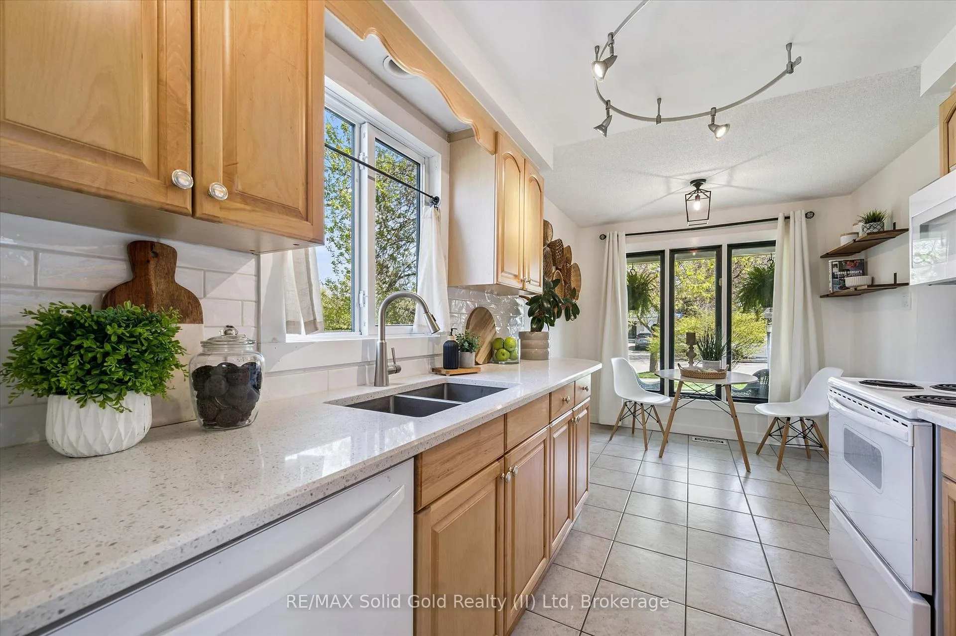 Photo 16 of 185 Middlebury Drive, Waterloo — HOMEH