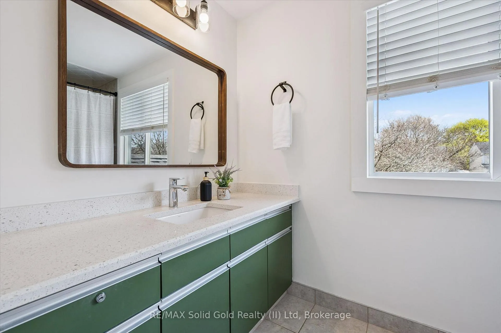 Photo 24 of 185 Middlebury Drive, Waterloo — HOMEH