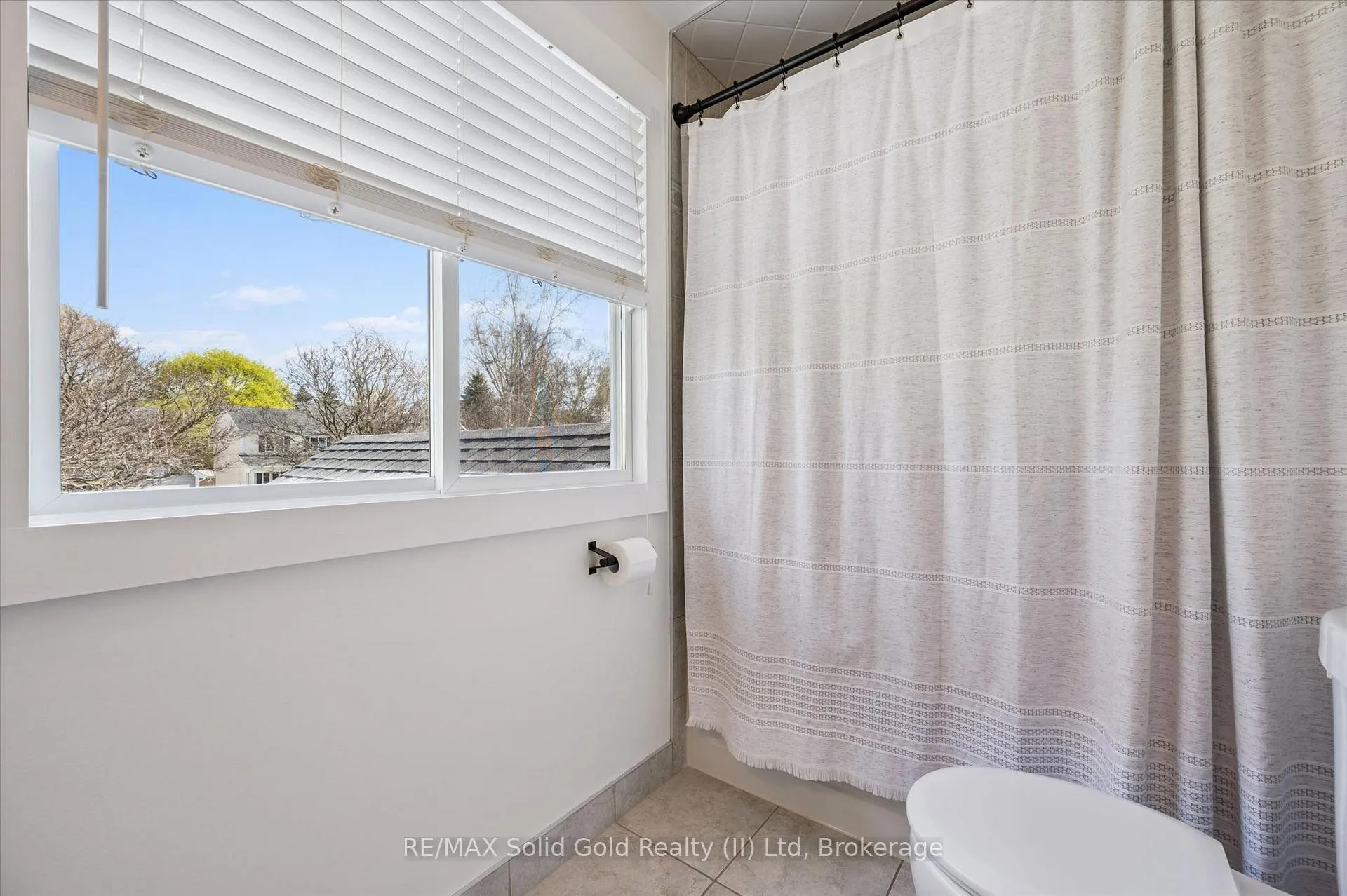 Photo 25 of 185 Middlebury Drive, Waterloo — HOMEH