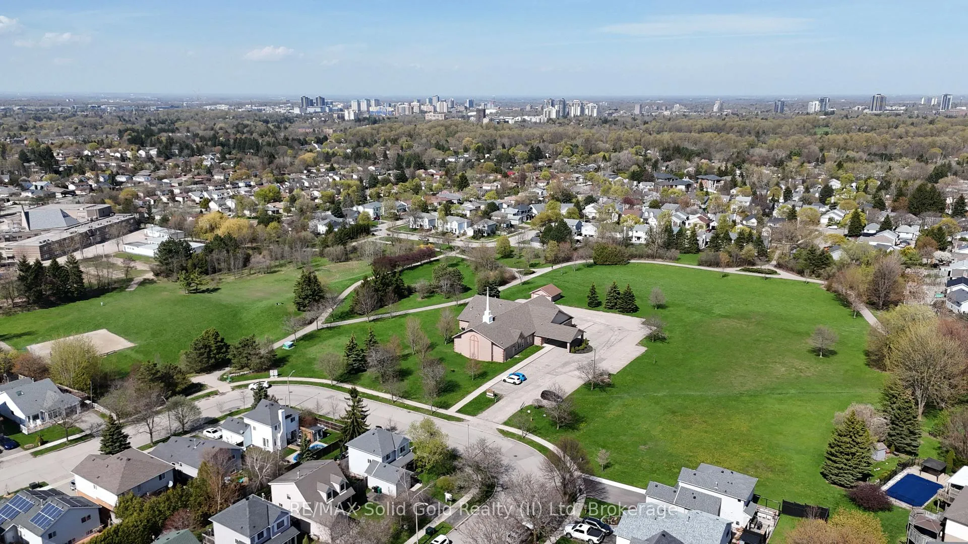 Photo 38 of 185 Middlebury Drive, Waterloo — HOMEH