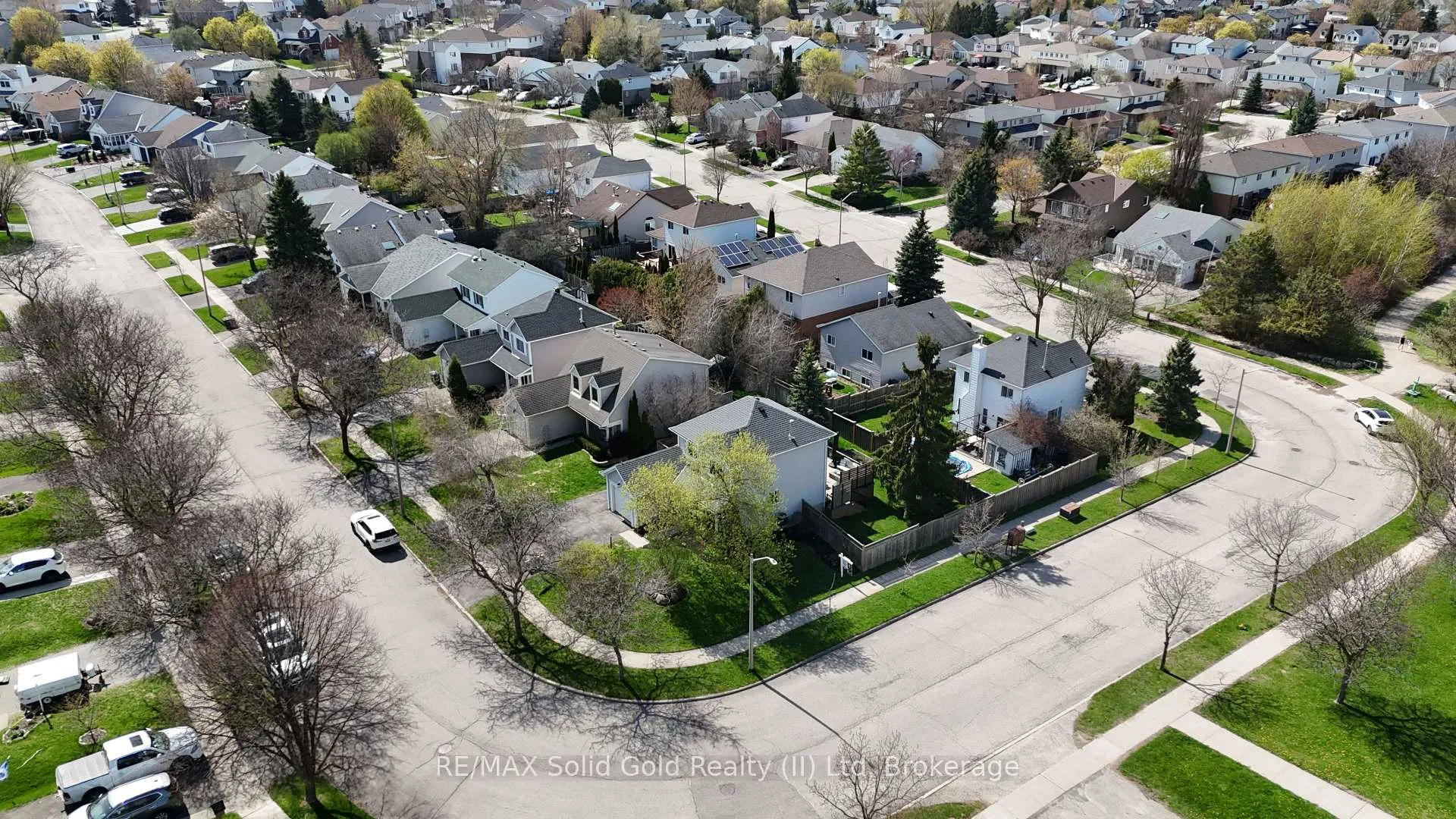 Photo 39 of 185 Middlebury Drive, Waterloo — HOMEH