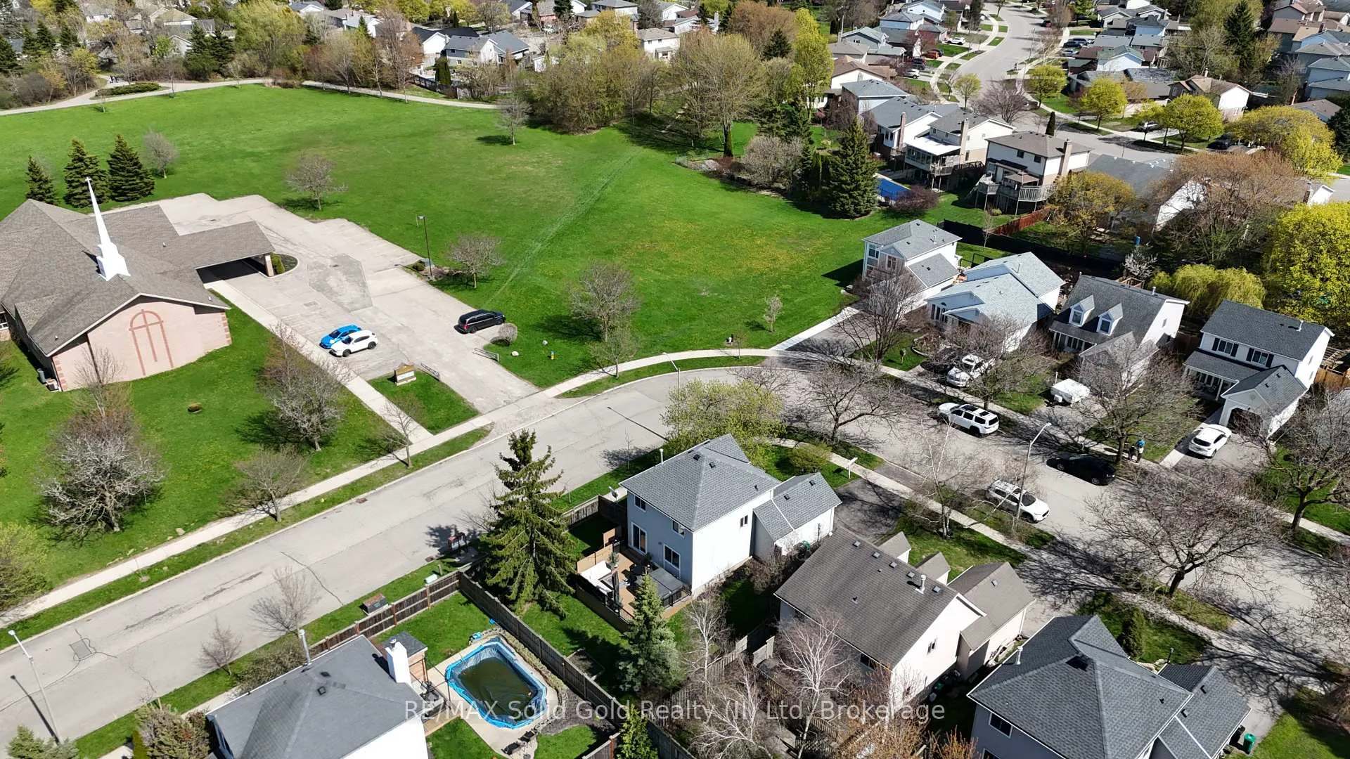 Photo 47 of 185 Middlebury Drive, Waterloo — HOMEH