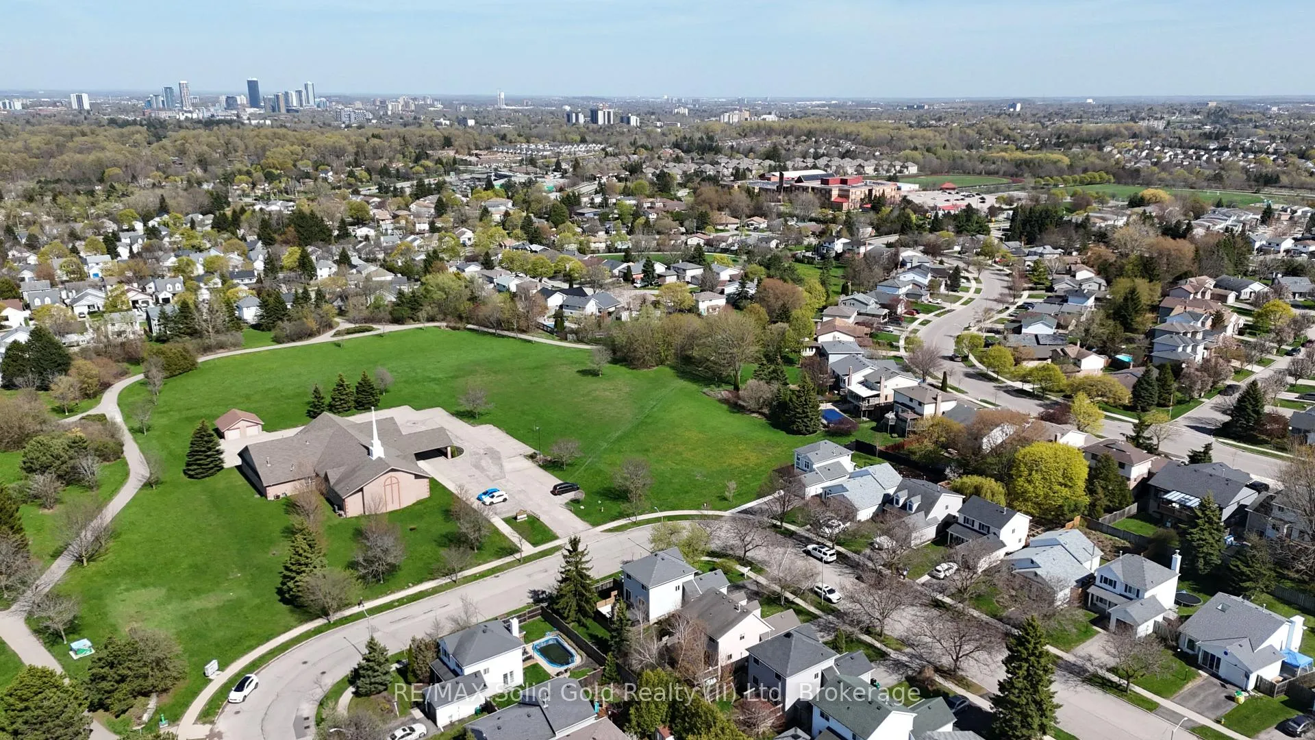Photo 49 of 185 Middlebury Drive, Waterloo — HOMEH
