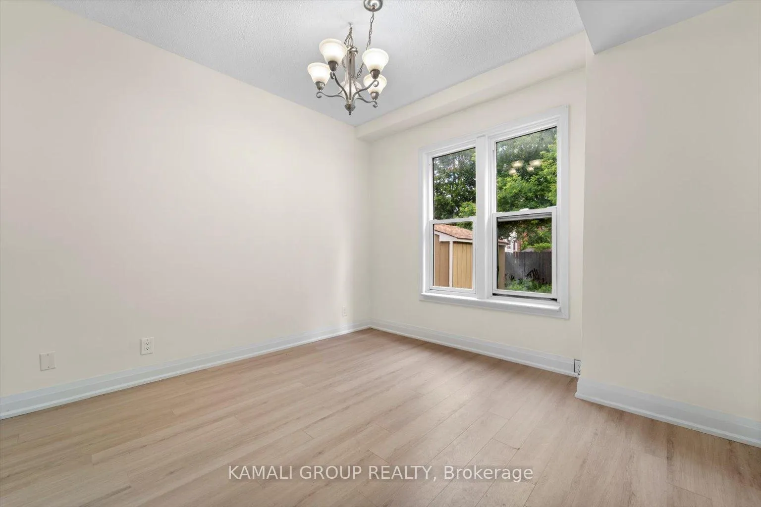 Photo 3 of 254 Bruce Street, Oshawa, Central — HOMEH