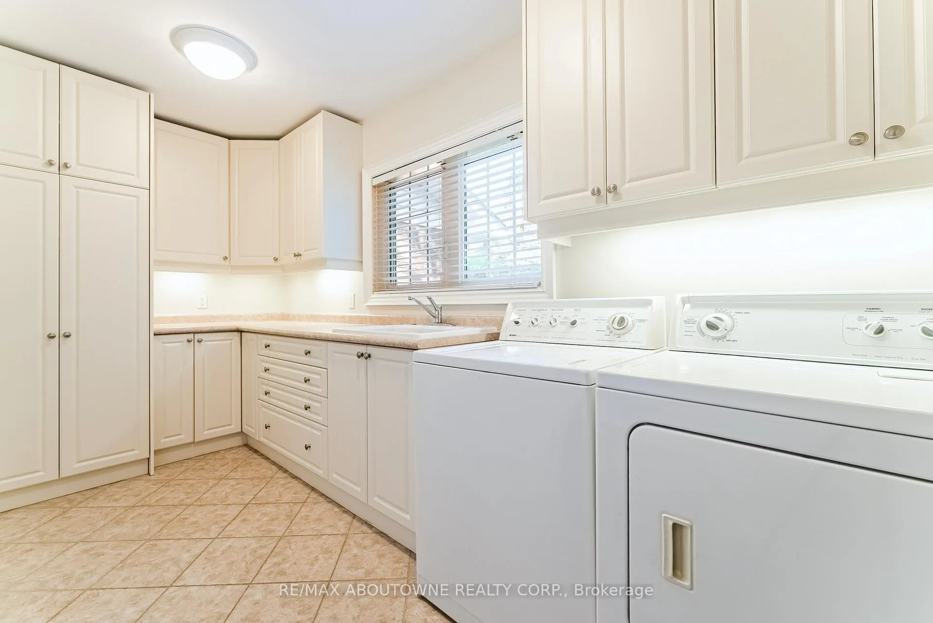 Photo 16 of 1284 Cleaver Drive, Oakville, Morrison — HOMEH