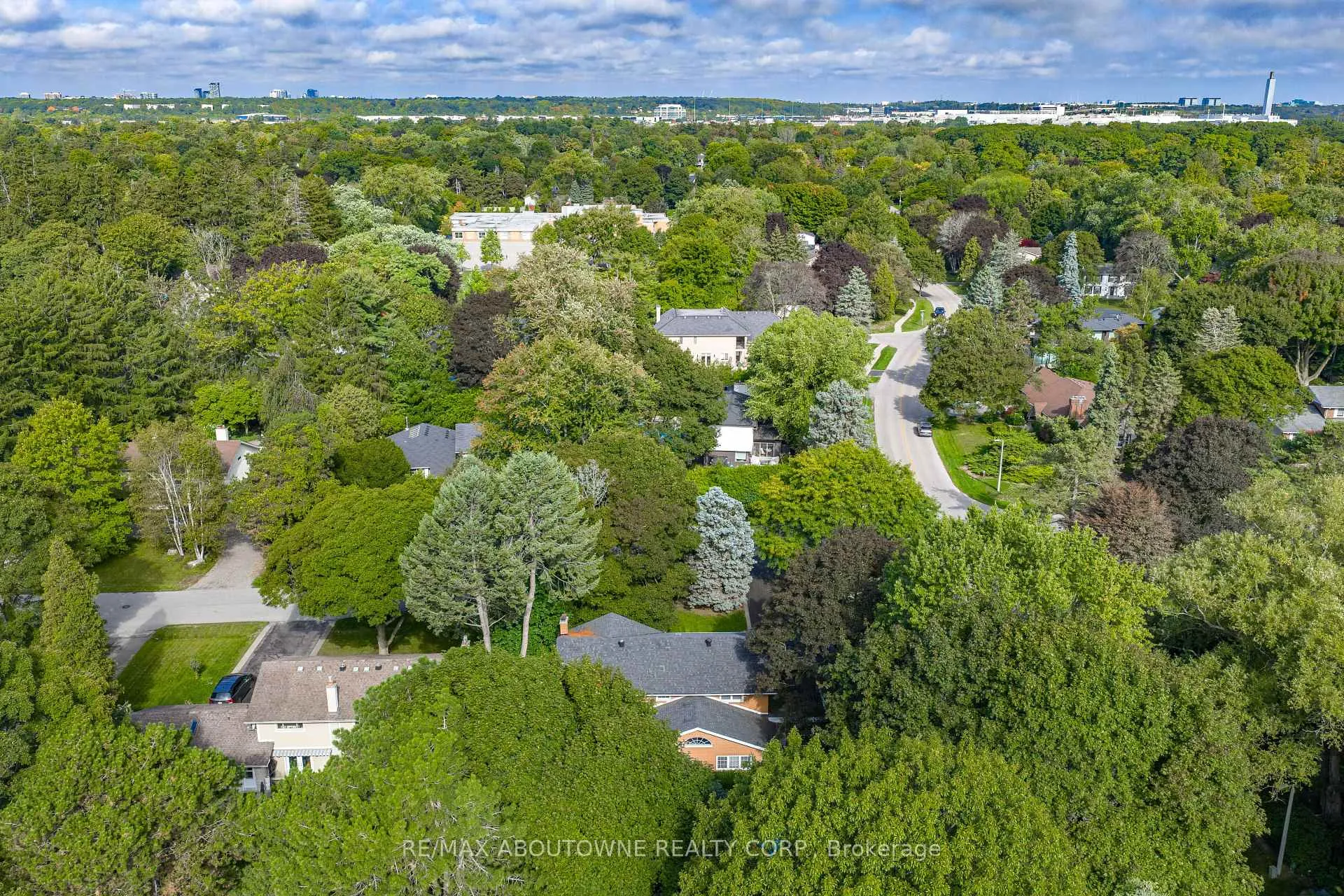Photo 32 of 1284 Cleaver Drive, Oakville, Morrison — HOMEH