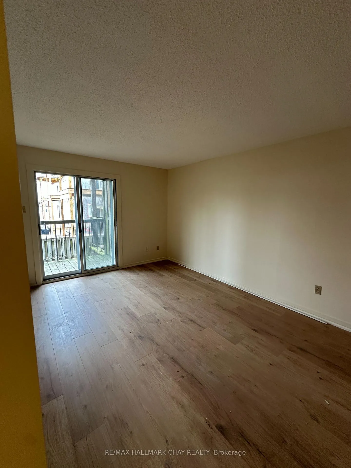 Photo 4 of Unit 103, 80 Grove Street E, Barrie, Wellington — HOMEH