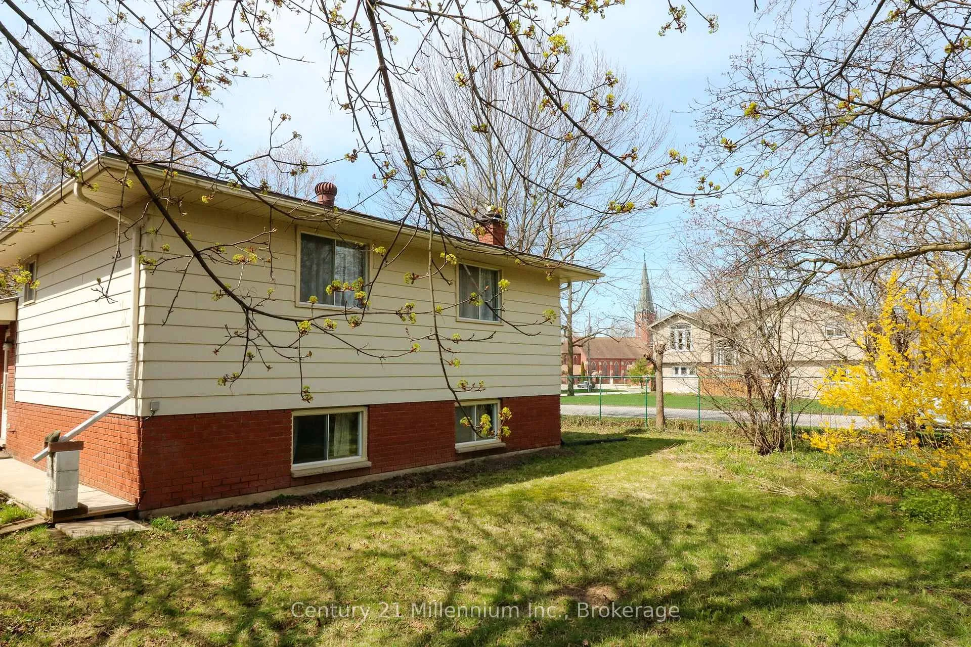 Photo 9 of 620 16th Street E, Owen Sound — HOMEH