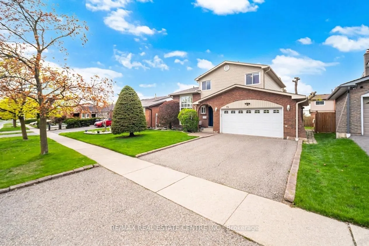 Photo 3 of 94 Blackthorn Lane, Brampton, Brampton North — HOMEH