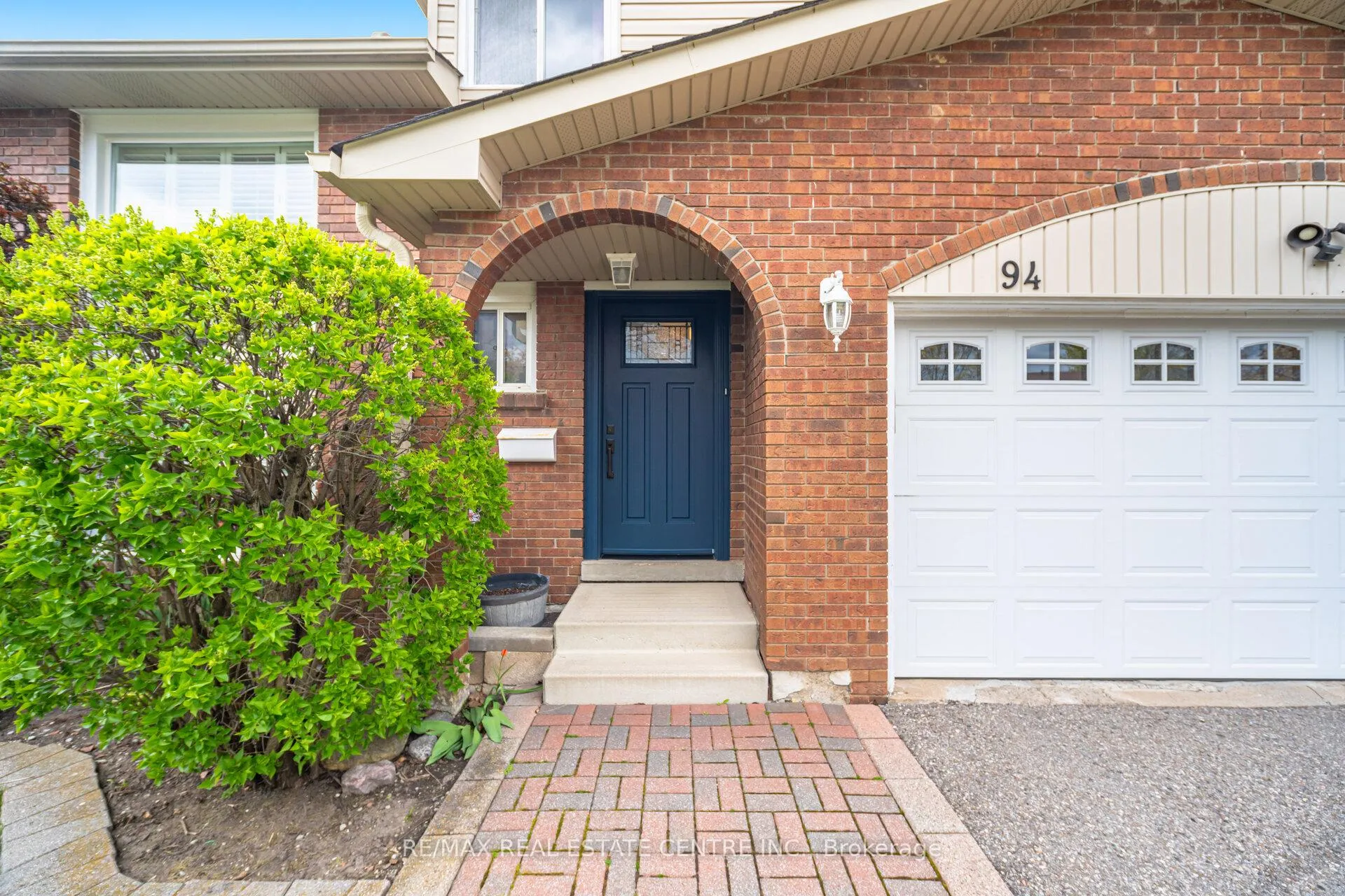 Photo 4 of 94 Blackthorn Lane, Brampton, Brampton North — HOMEH