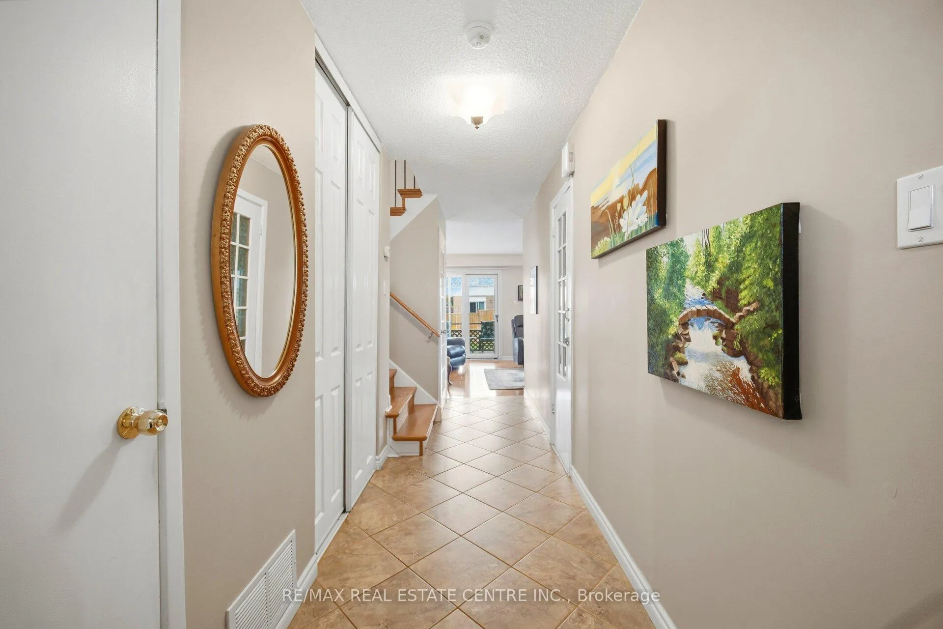 Photo 5 of 94 Blackthorn Lane, Brampton, Brampton North — HOMEH
