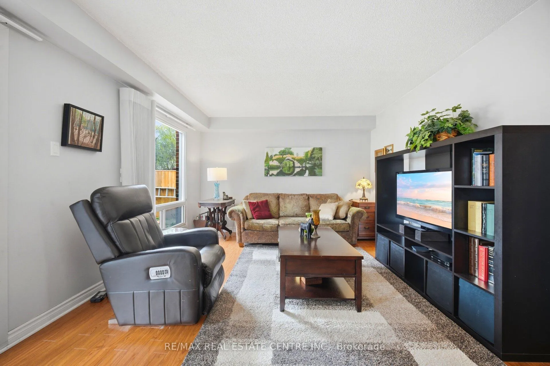 Photo 7 of 94 Blackthorn Lane, Brampton, Brampton North — HOMEH