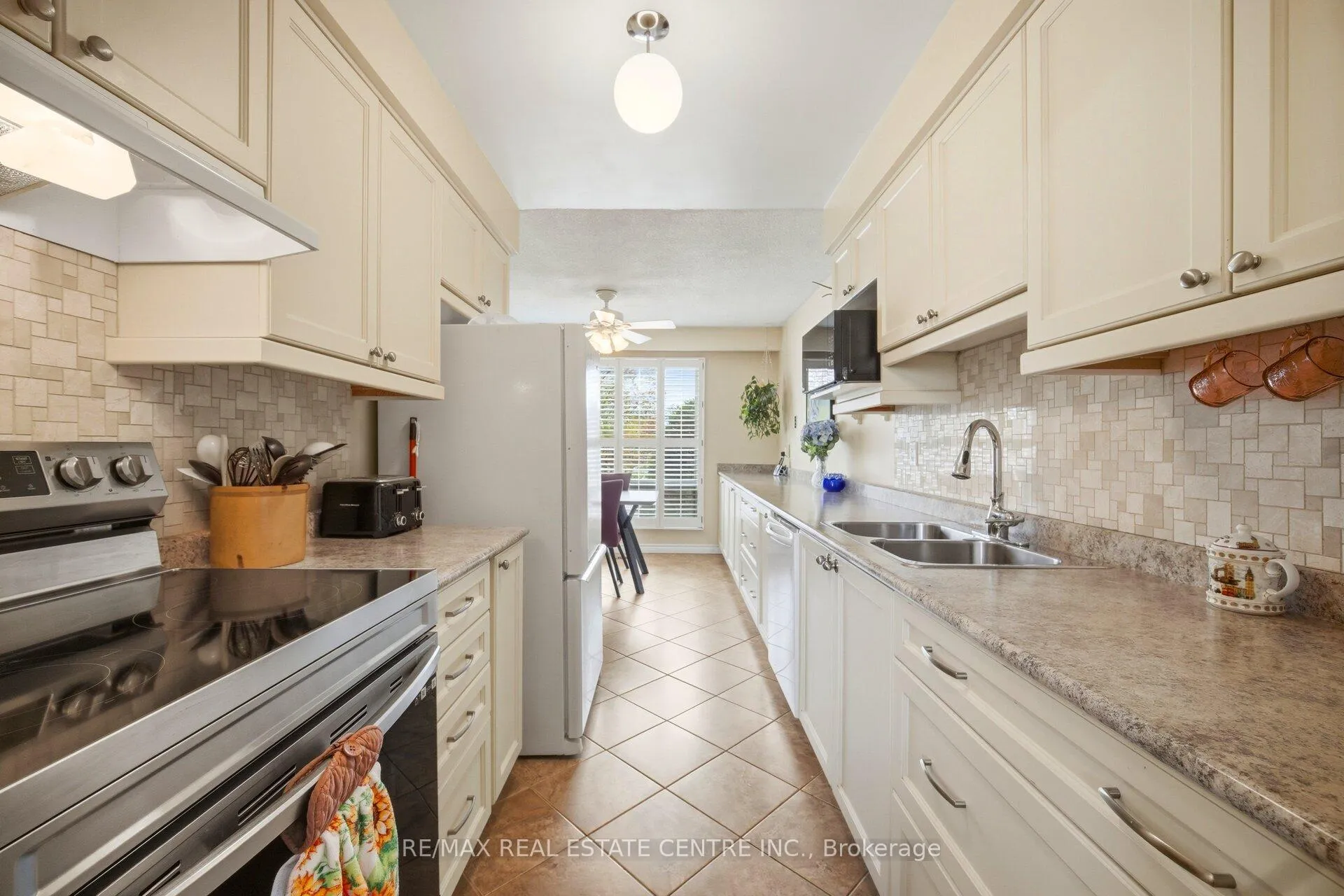 Photo 13 of 94 Blackthorn Lane, Brampton, Brampton North — HOMEH