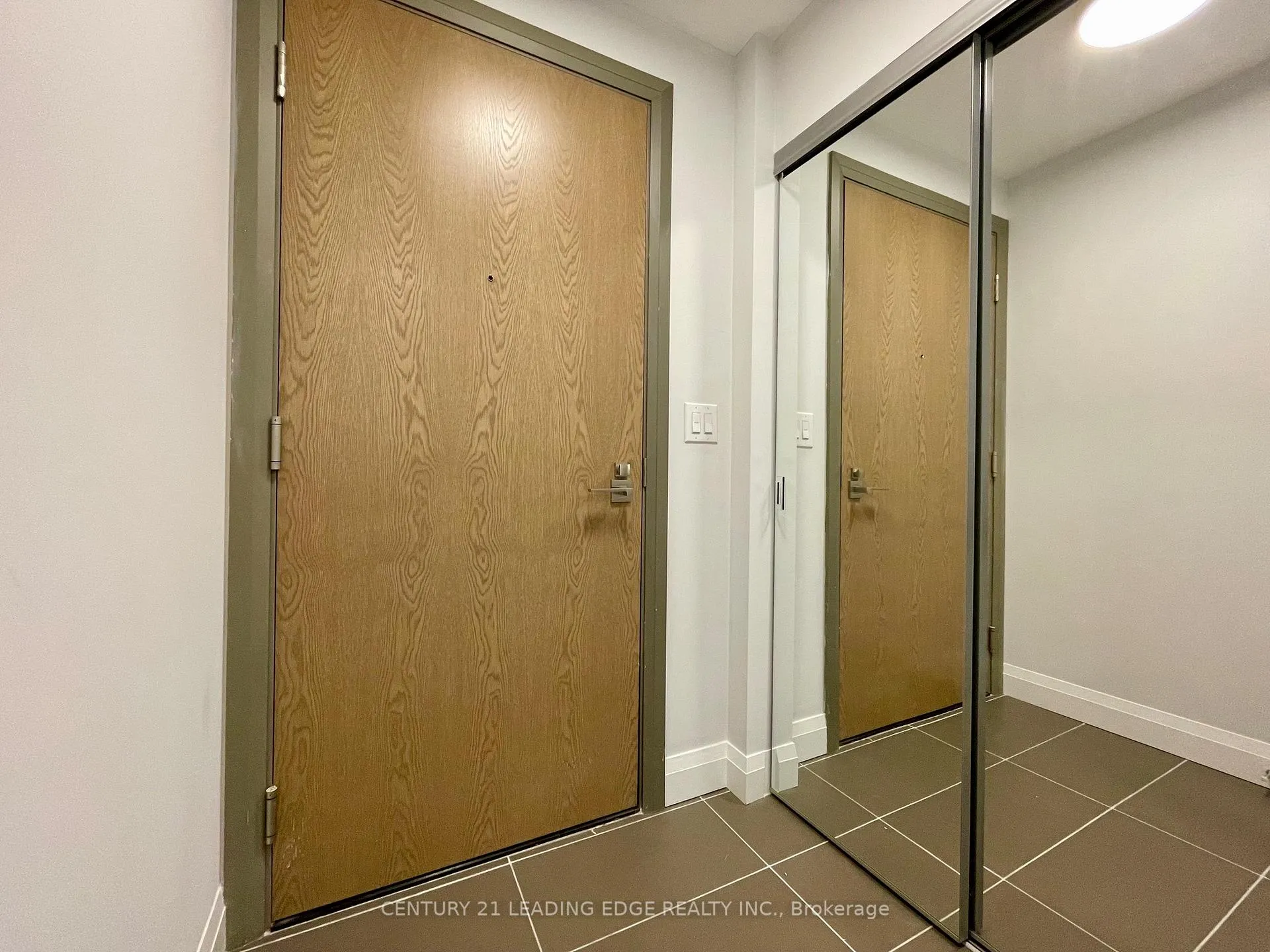 Photo 3 of Unit 316, 18 Uptown Drive, Markham, Unionville — HOMEH