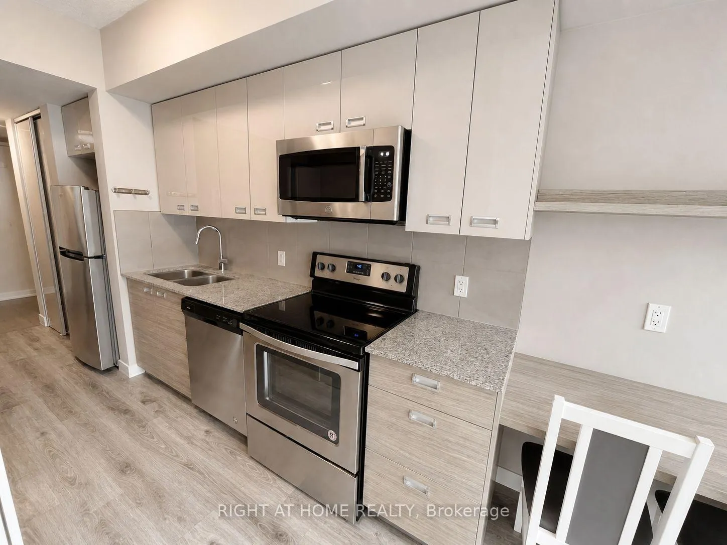 Photo 5 of Unit 421, 308 Lester Street, Waterloo — HOMEH