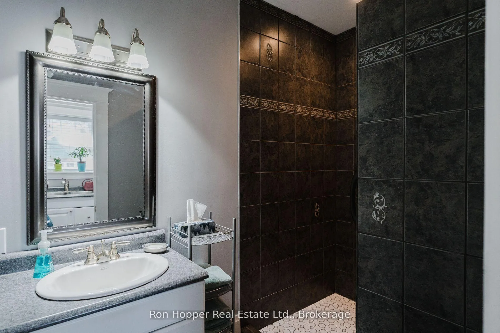 Photo 9 of 525 9th Street E, Owen Sound — HOMEH