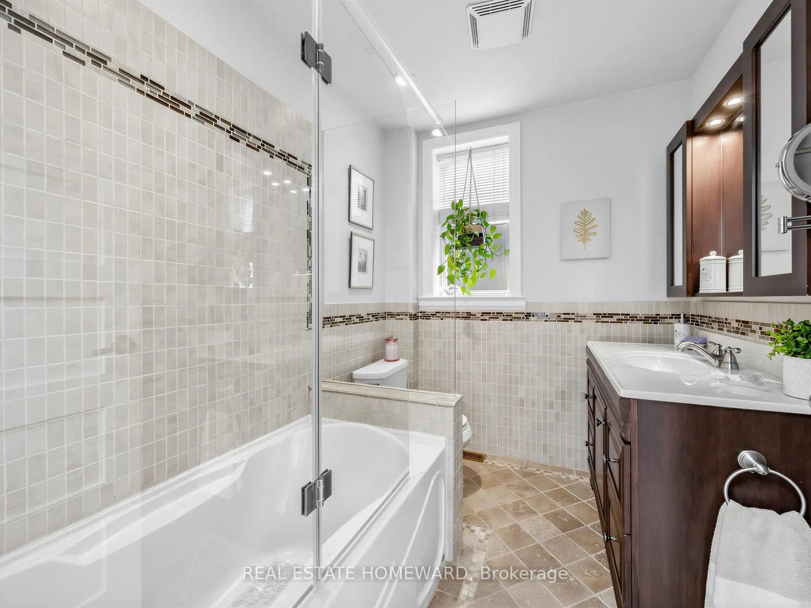 Photo 33 of 199 Lee Avenue, Toronto, The Beaches — HOMEH
