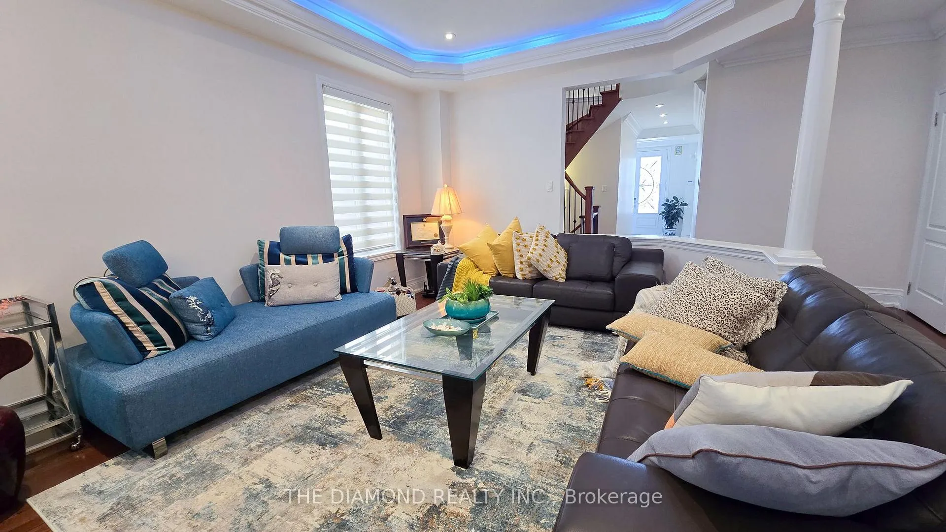 Photo 3 of 114 Chatfield Drive, Vaughan, West Woodbridge — HOMEH