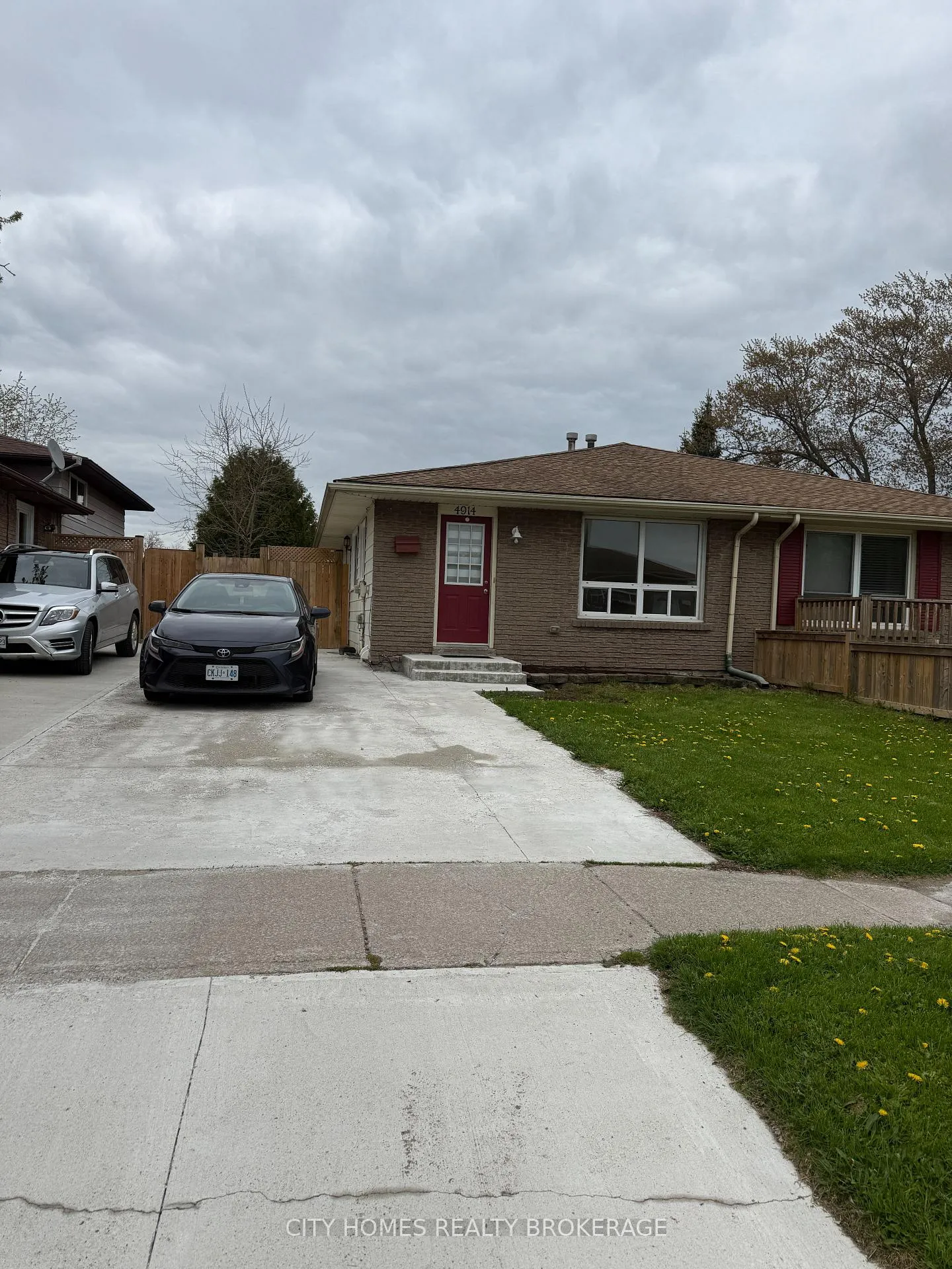 Photo 1 of 4914 Kentucky Court E, Niagara Falls, Ascot — HOMEH