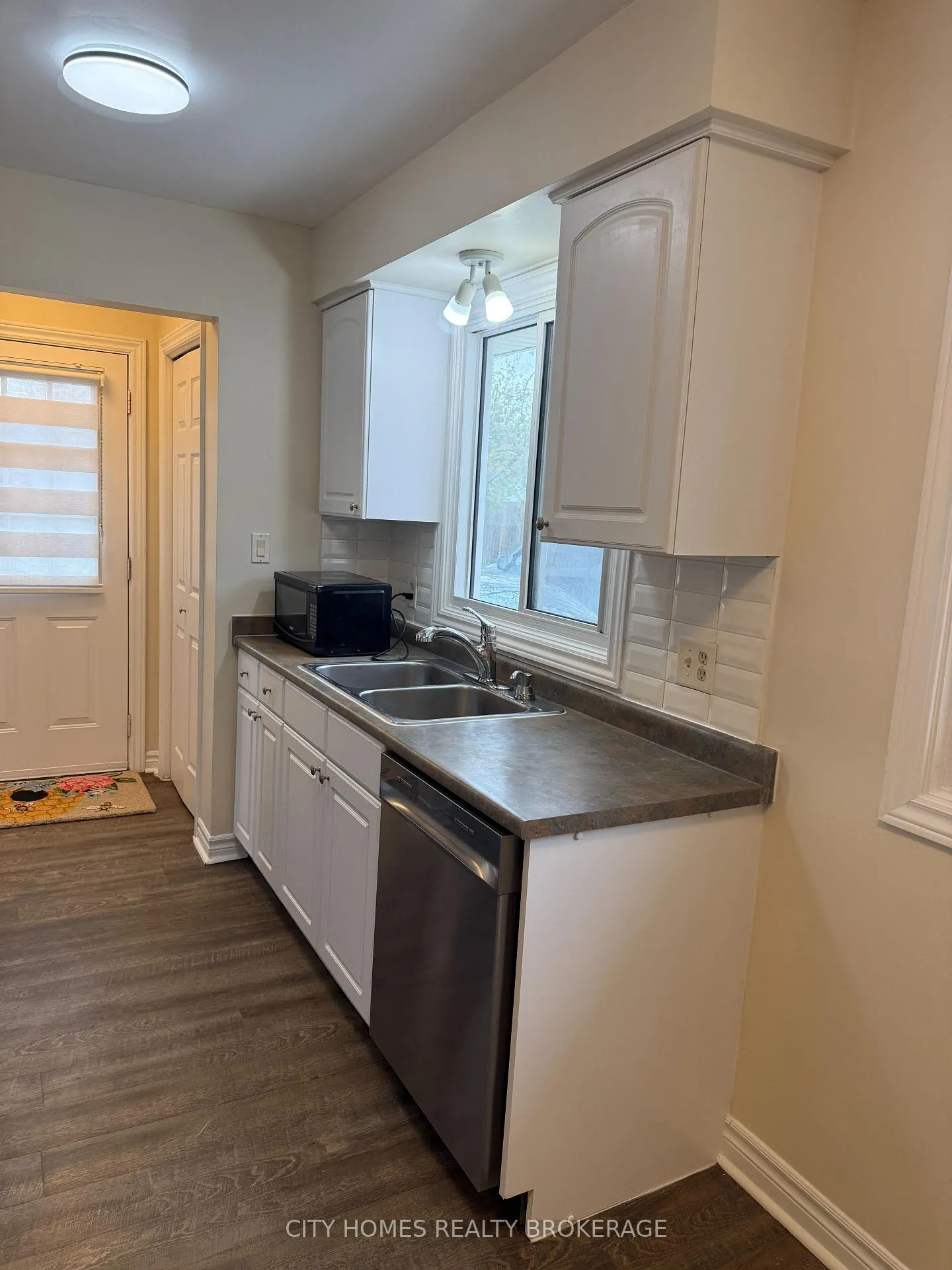 Photo 3 of 4914 Kentucky Court E, Niagara Falls, Ascot — HOMEH