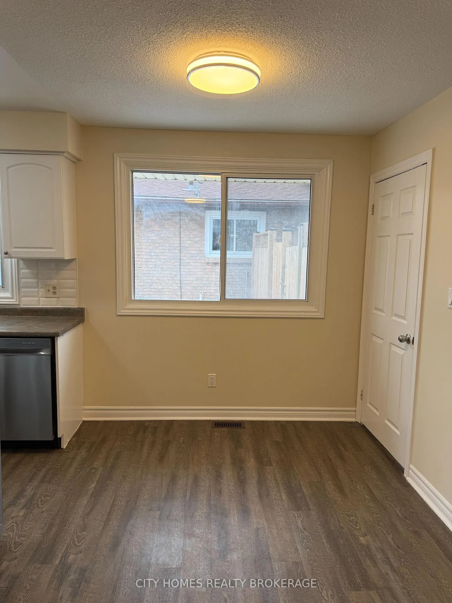 Photo 4 of 4914 Kentucky Court E, Niagara Falls, Ascot — HOMEH