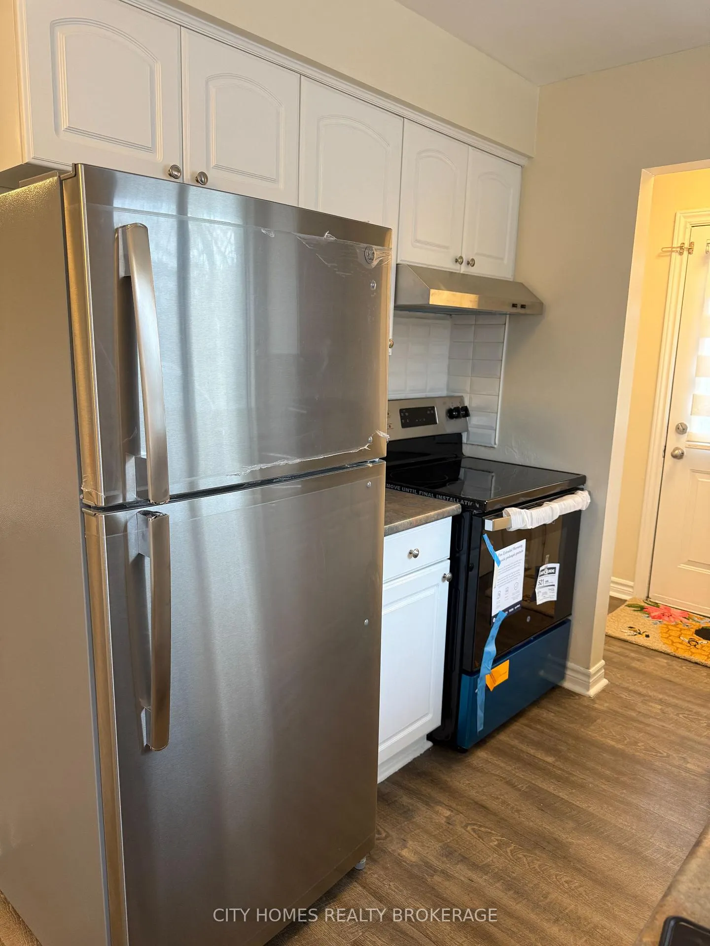 Photo 6 of 4914 Kentucky Court E, Niagara Falls, Ascot — HOMEH