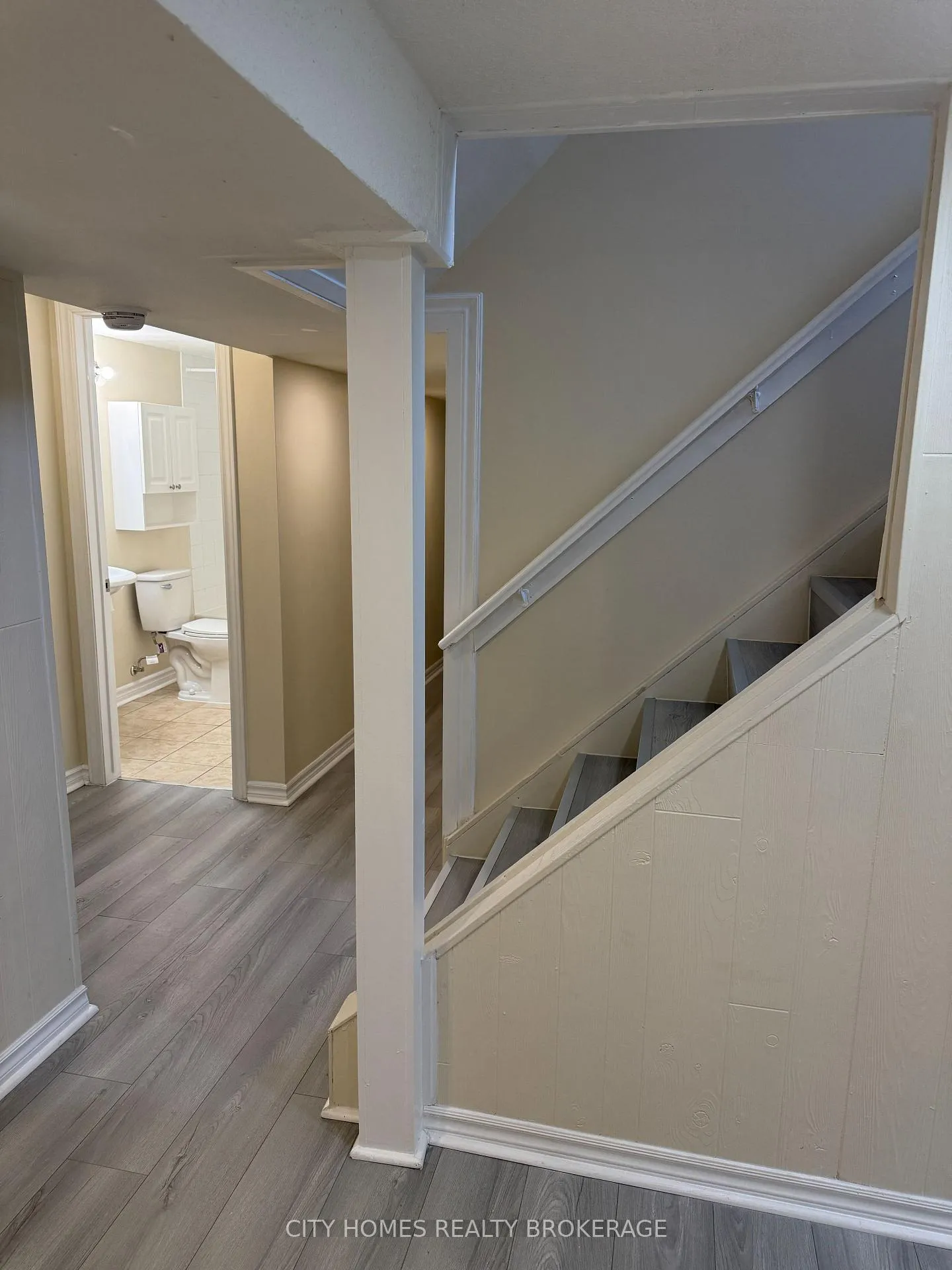 Photo 7 of 4914 Kentucky Court E, Niagara Falls, Ascot — HOMEH
