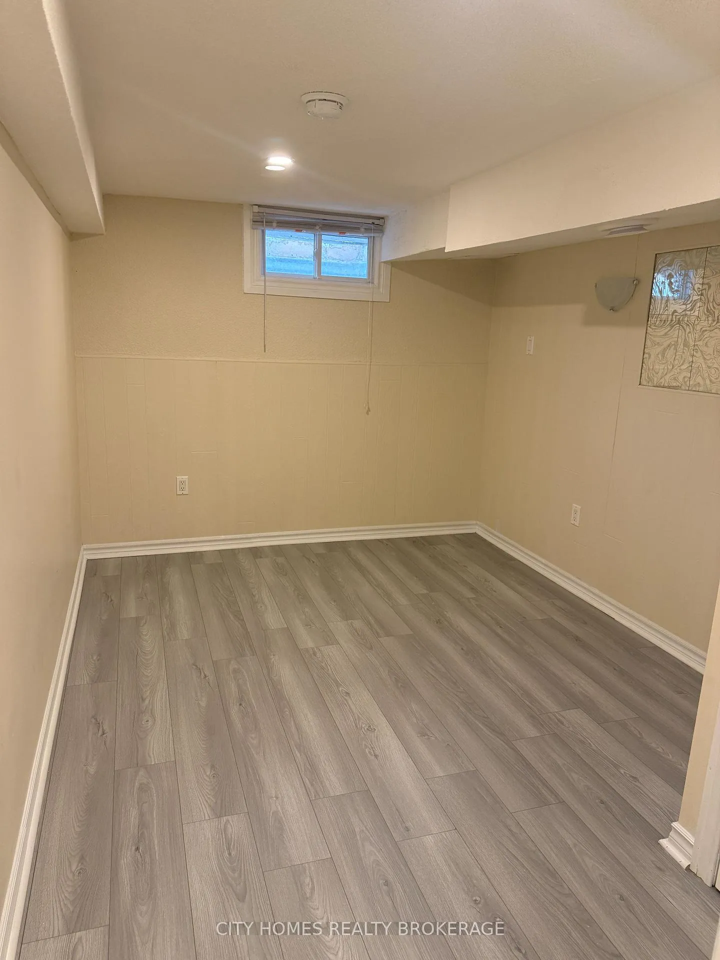 Photo 8 of 4914 Kentucky Court E, Niagara Falls, Ascot — HOMEH