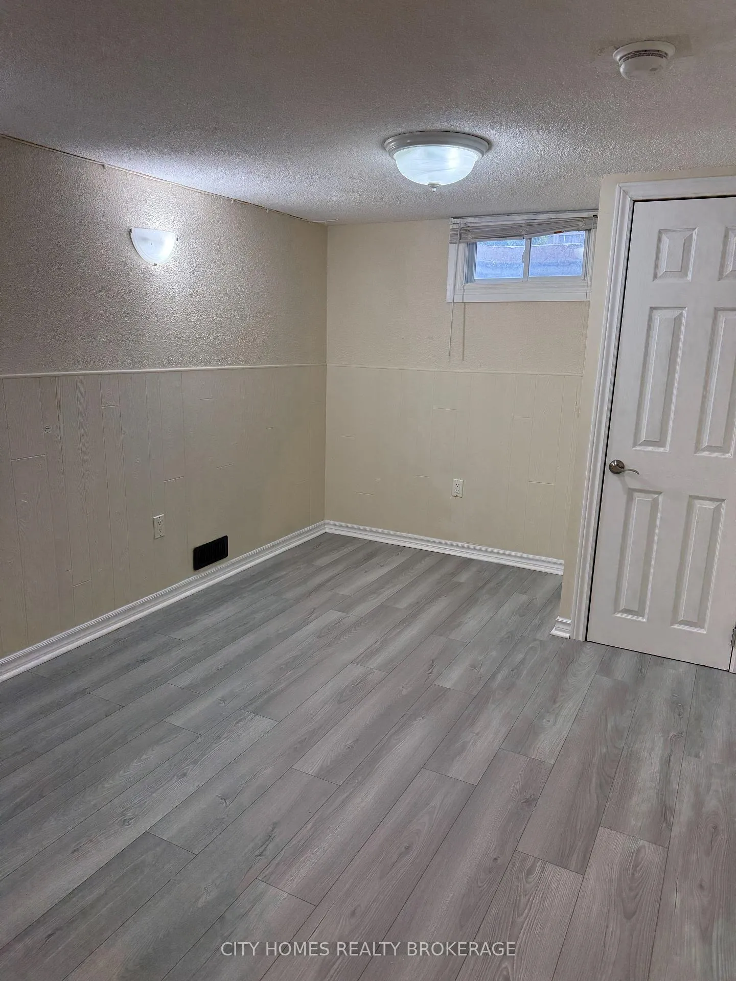 Photo 9 of 4914 Kentucky Court E, Niagara Falls, Ascot — HOMEH