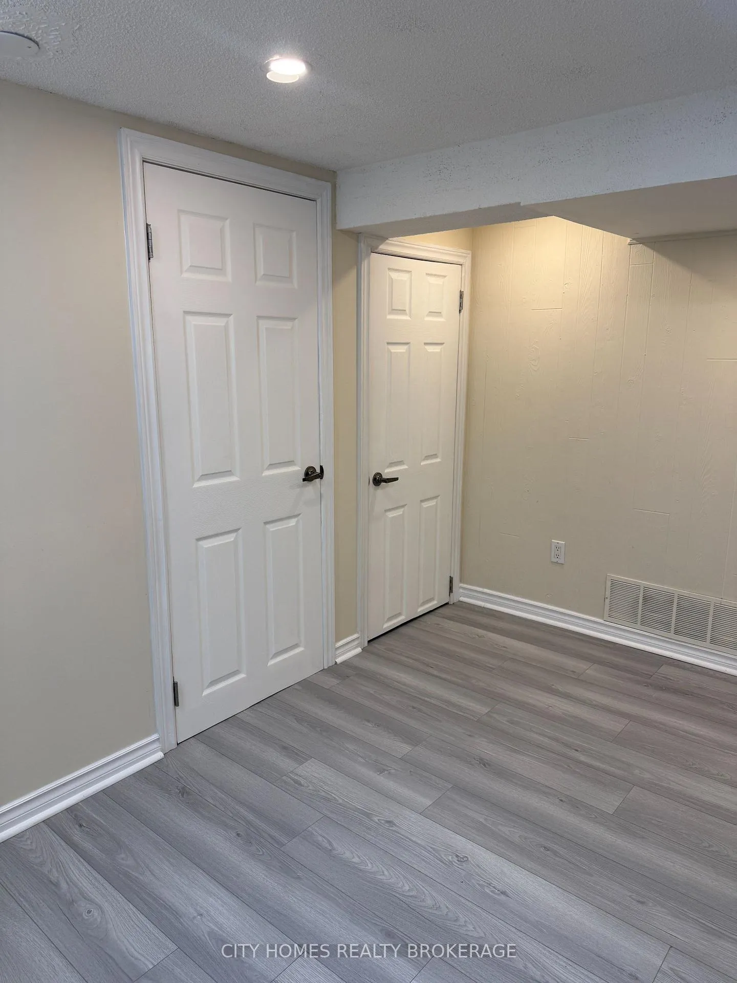 Photo 10 of 4914 Kentucky Court E, Niagara Falls, Ascot — HOMEH