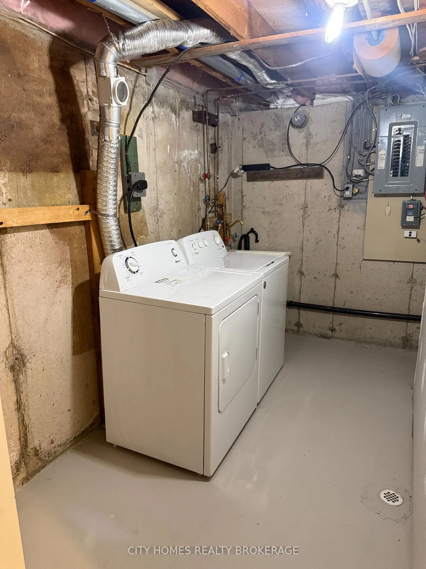 Photo 13 of 4914 Kentucky Court E, Niagara Falls, Ascot — HOMEH