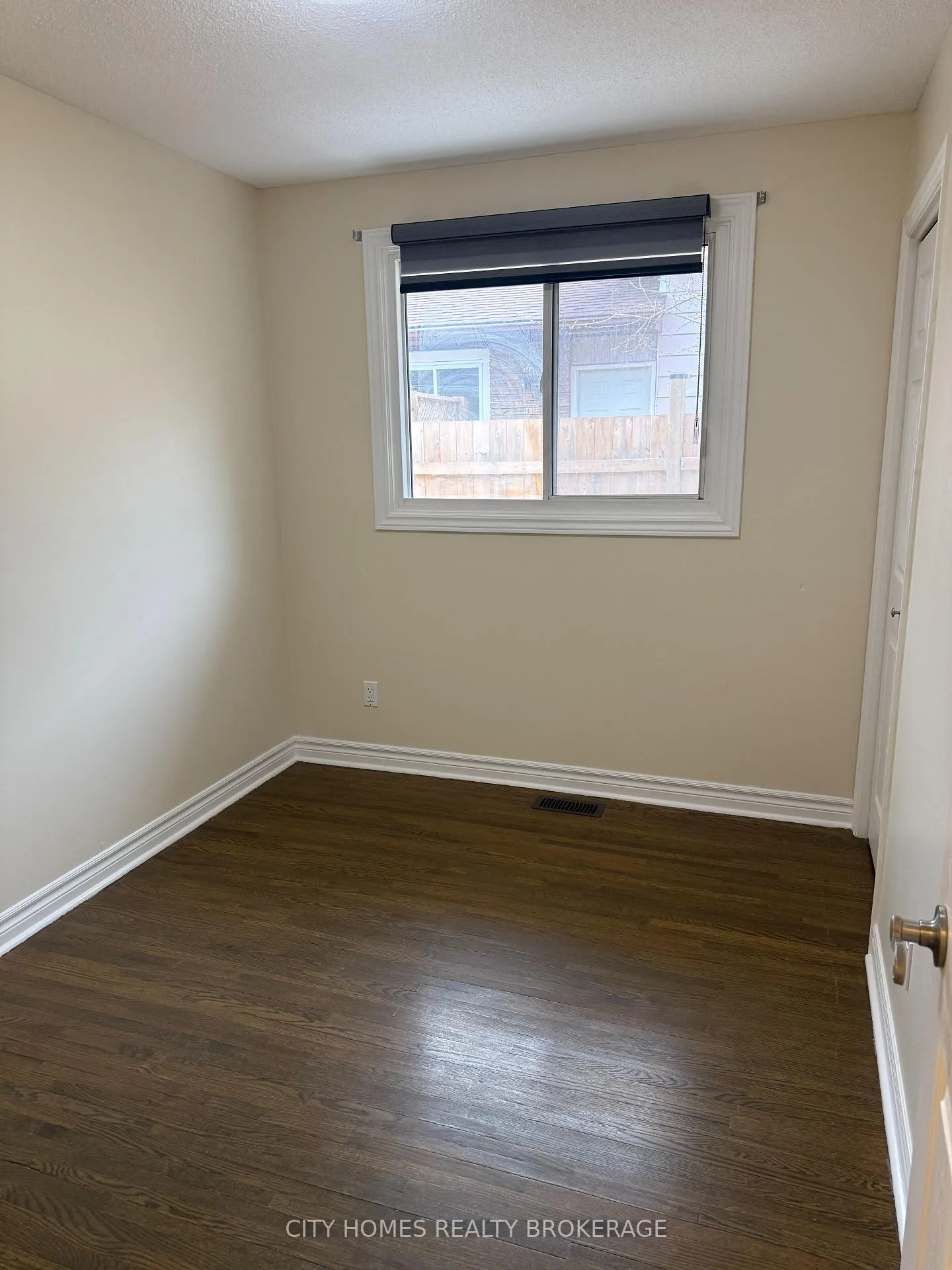 Photo 21 of 4914 Kentucky Court E, Niagara Falls, Ascot — HOMEH