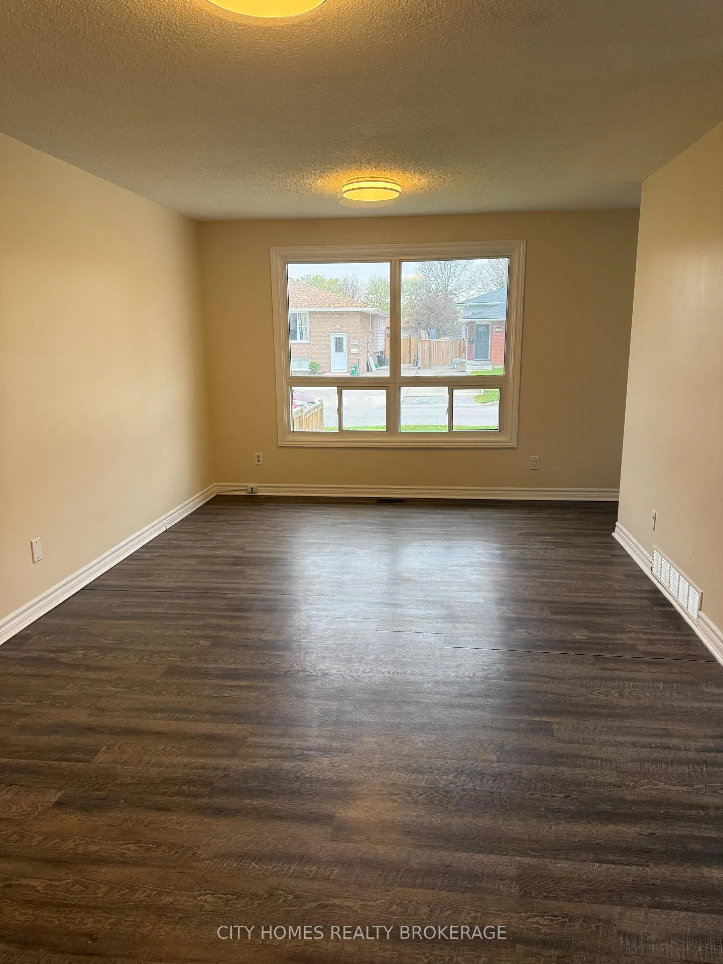 Photo 23 of 4914 Kentucky Court E, Niagara Falls, Ascot — HOMEH