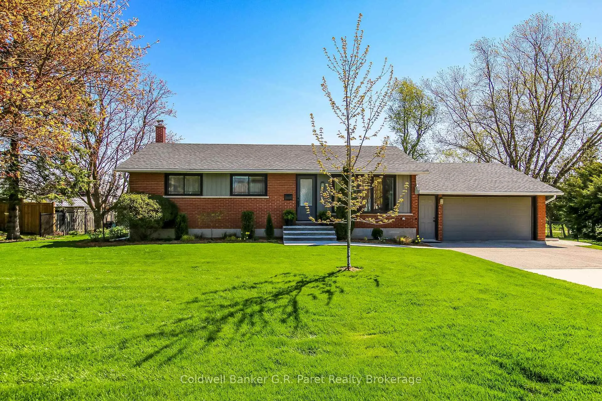 Photo 2 of 35 Tanager Drive, Tillsonburg — HOMEH