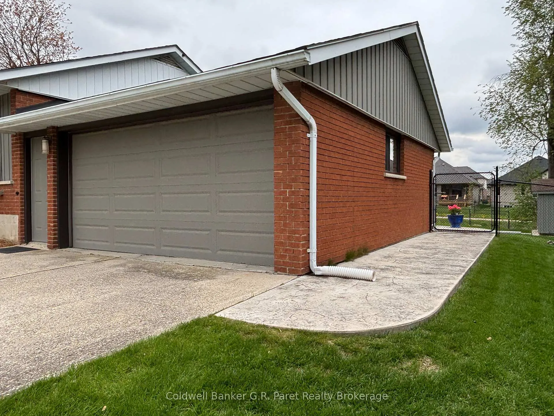 Photo 3 of 35 Tanager Drive, Tillsonburg — HOMEH