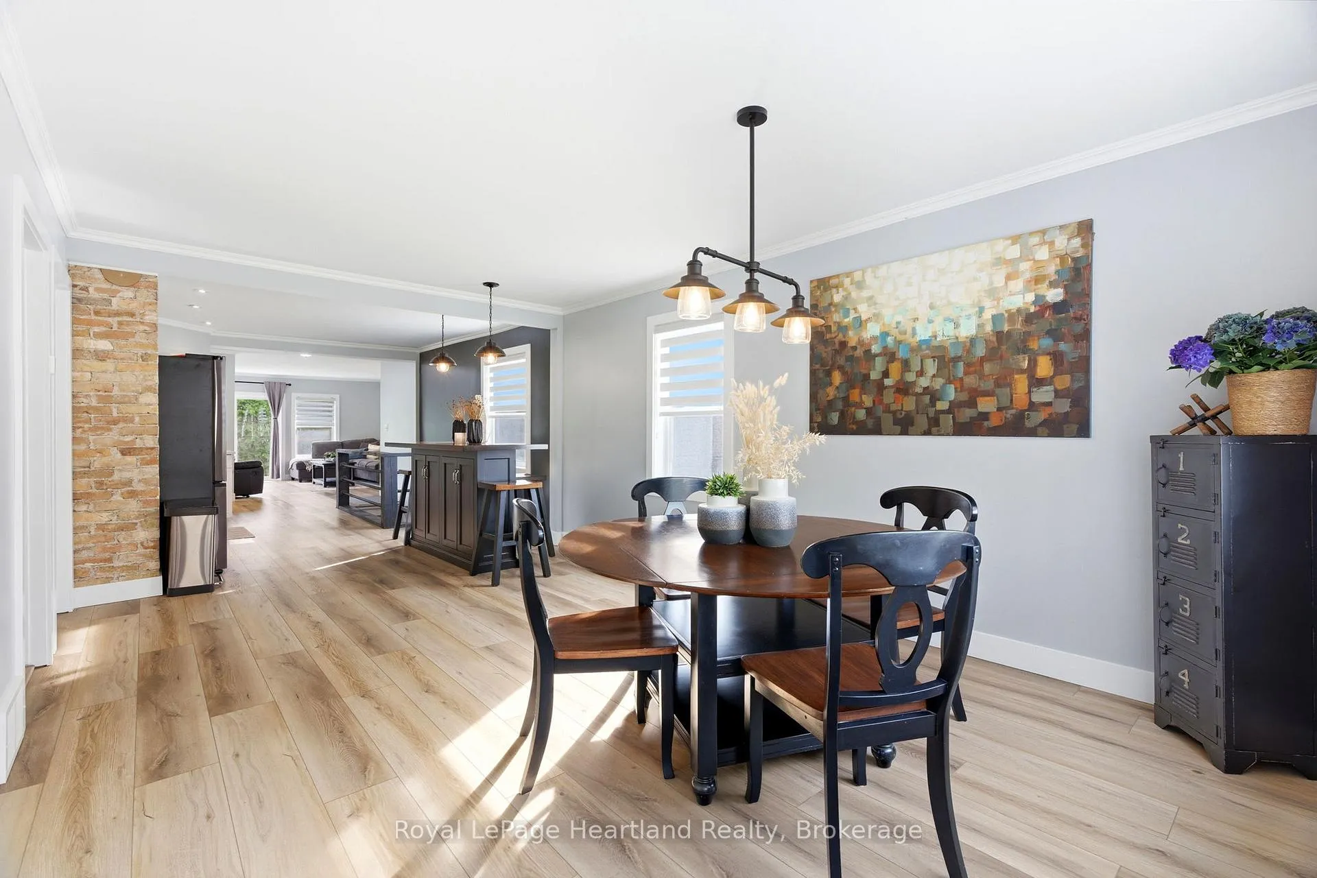 Photo 5 of 208 Ontario Street, Central Huron, Clinton — HOMEH