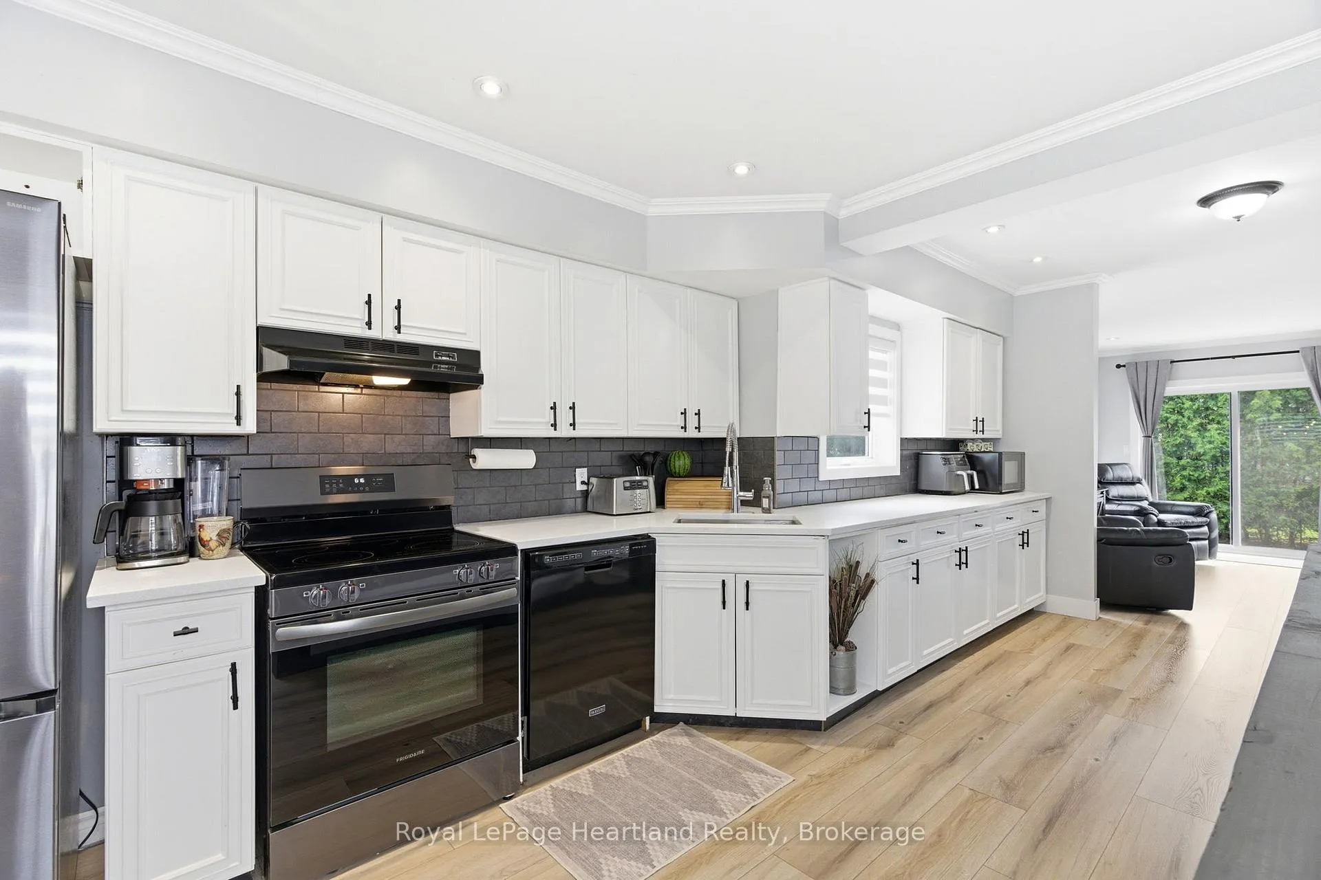 Photo 10 of 208 Ontario Street, Central Huron, Clinton — HOMEH