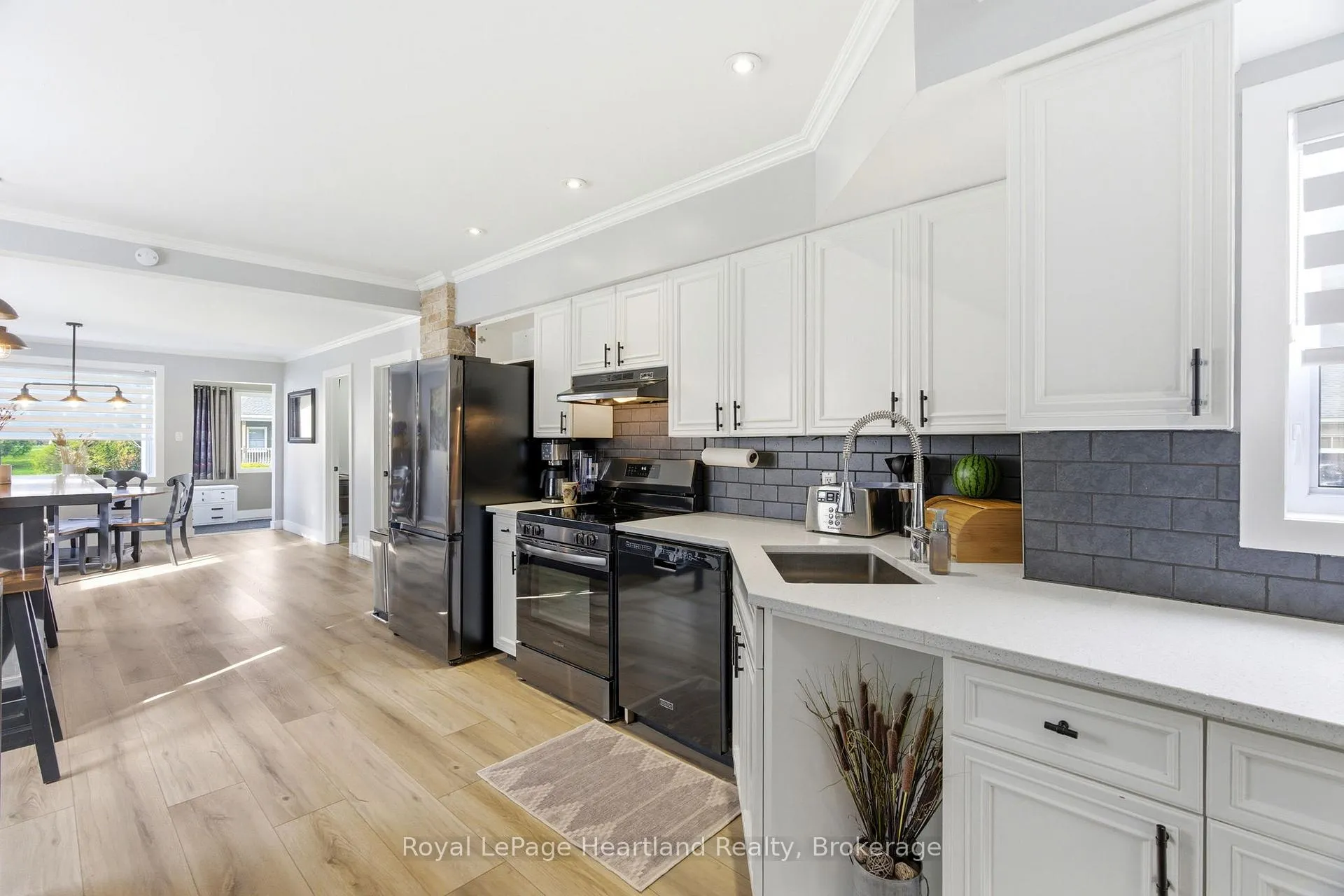 Photo 11 of 208 Ontario Street, Central Huron, Clinton — HOMEH