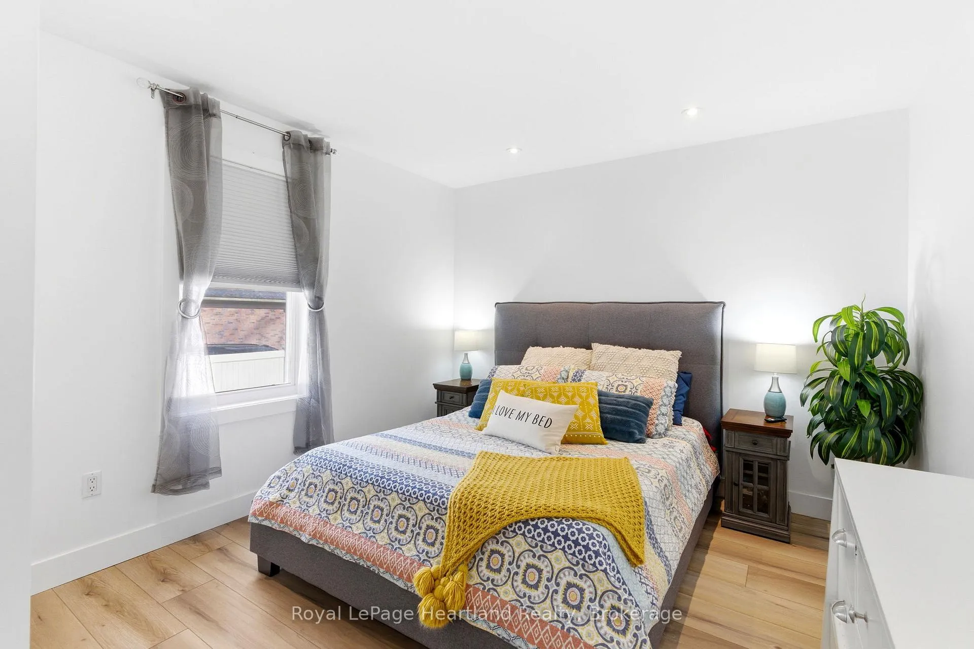 Photo 16 of 208 Ontario Street, Central Huron, Clinton — HOMEH