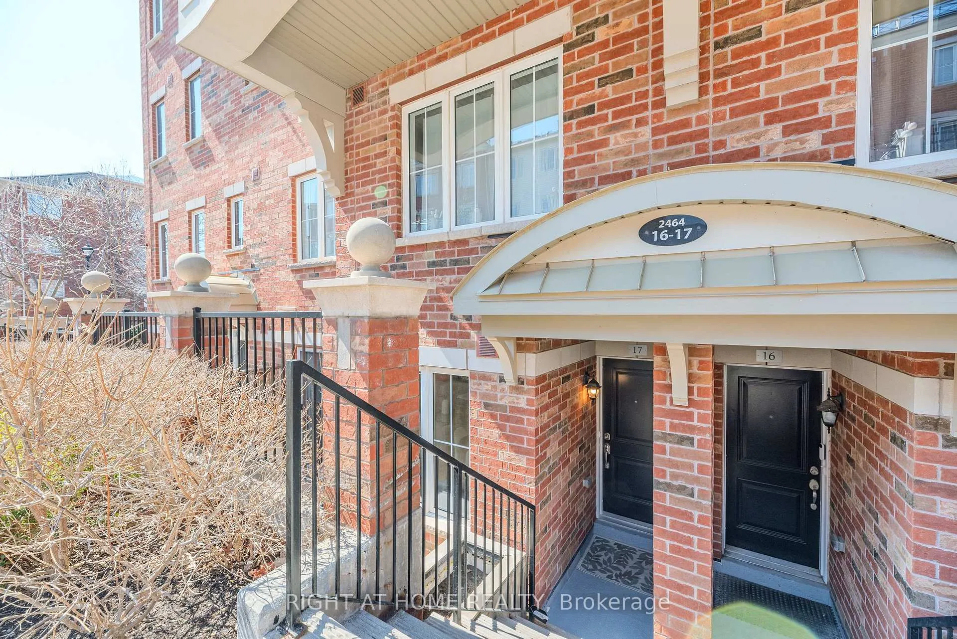 Photo 2 of Unit 17, 2464 Post Road, Oakville, River Oaks — HOMEH