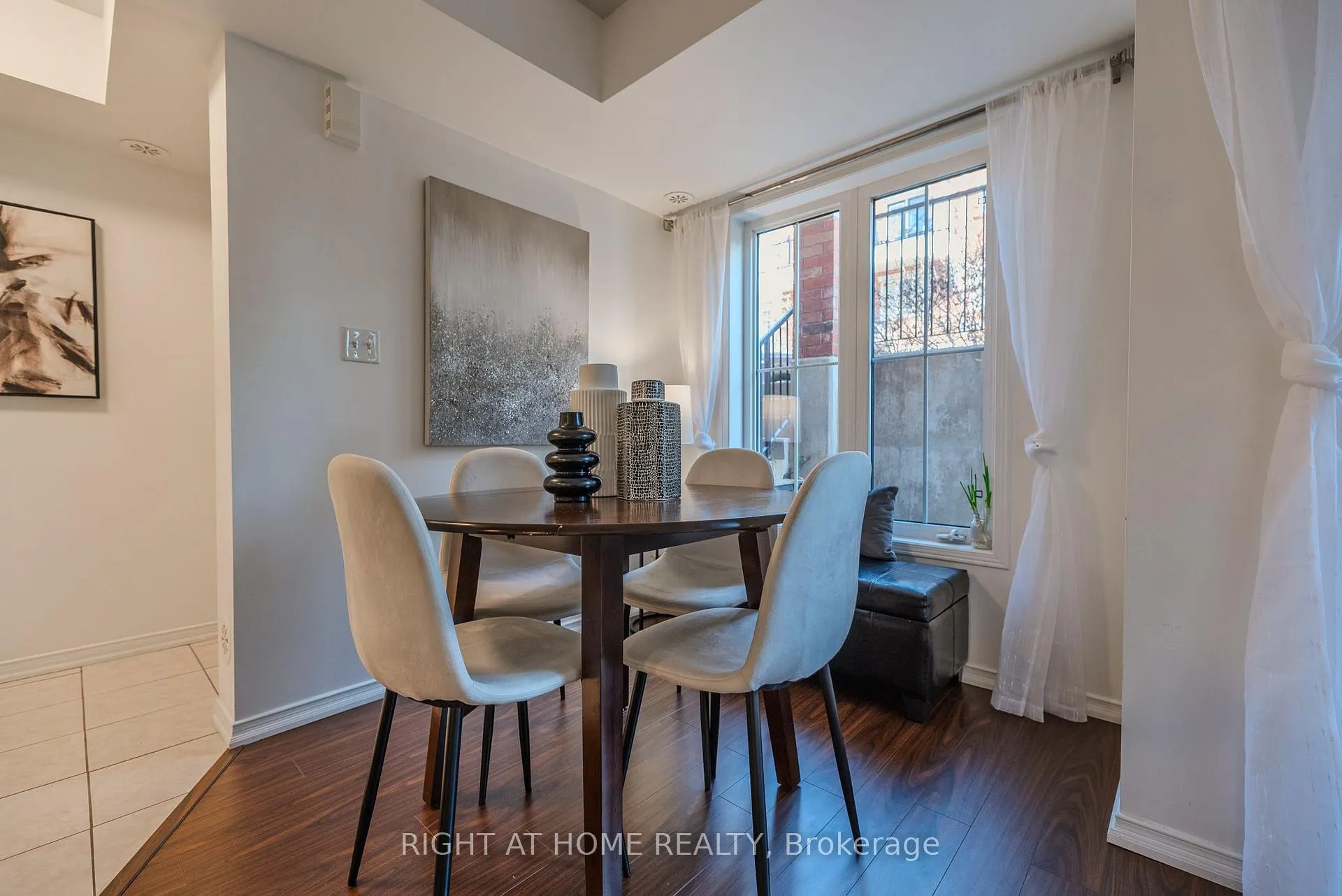 Photo 5 of Unit 17, 2464 Post Road, Oakville, River Oaks — HOMEH
