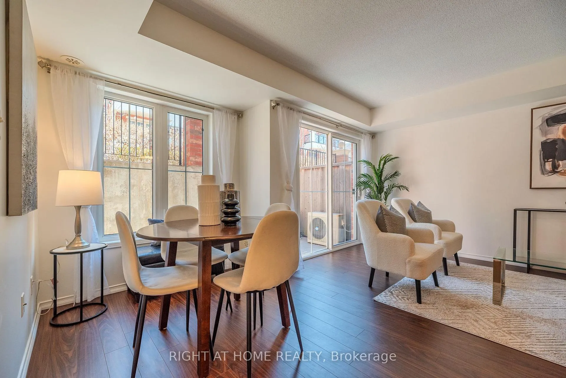 Photo 7 of Unit 17, 2464 Post Road, Oakville, River Oaks — HOMEH