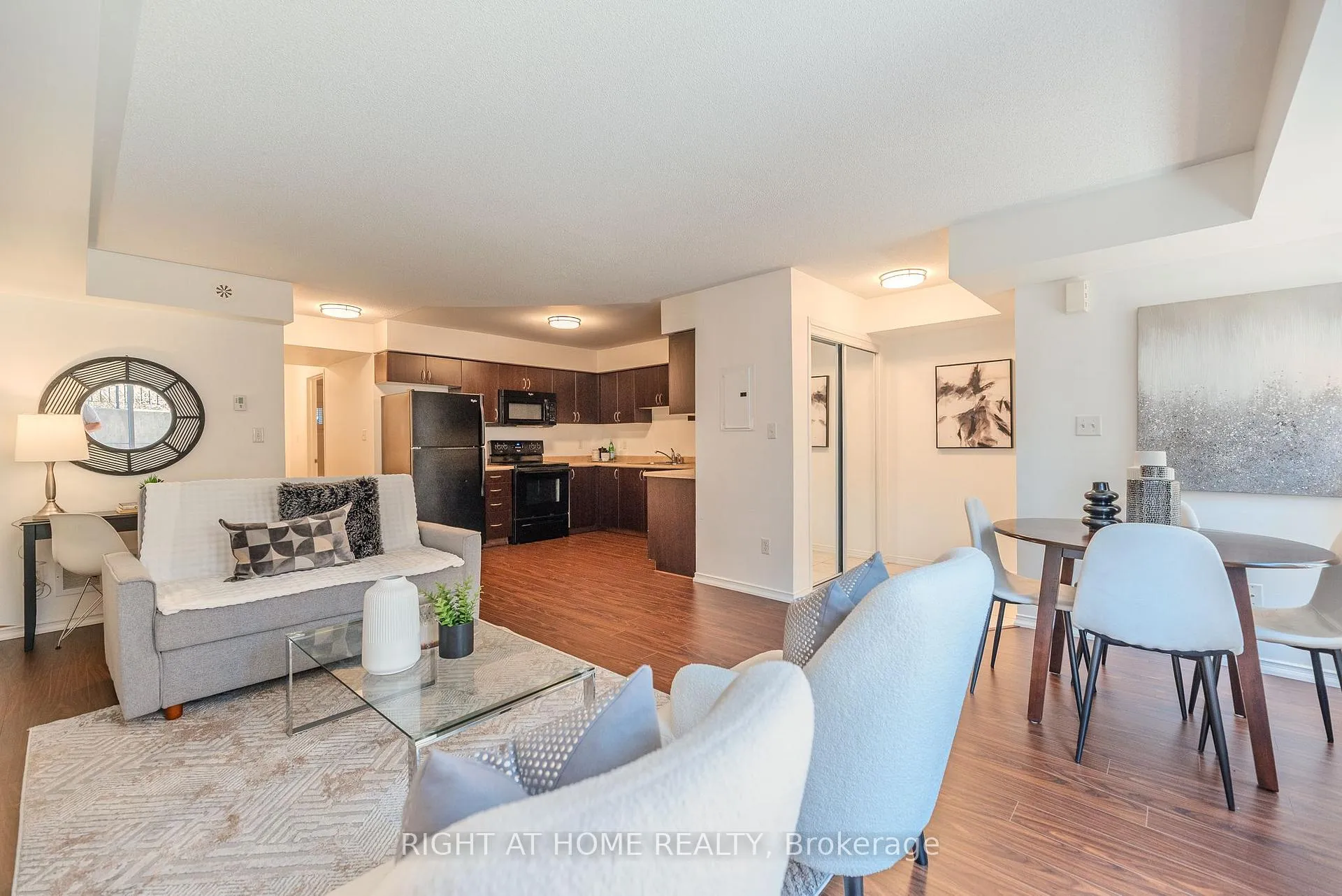 Photo 11 of Unit 17, 2464 Post Road, Oakville, River Oaks — HOMEH